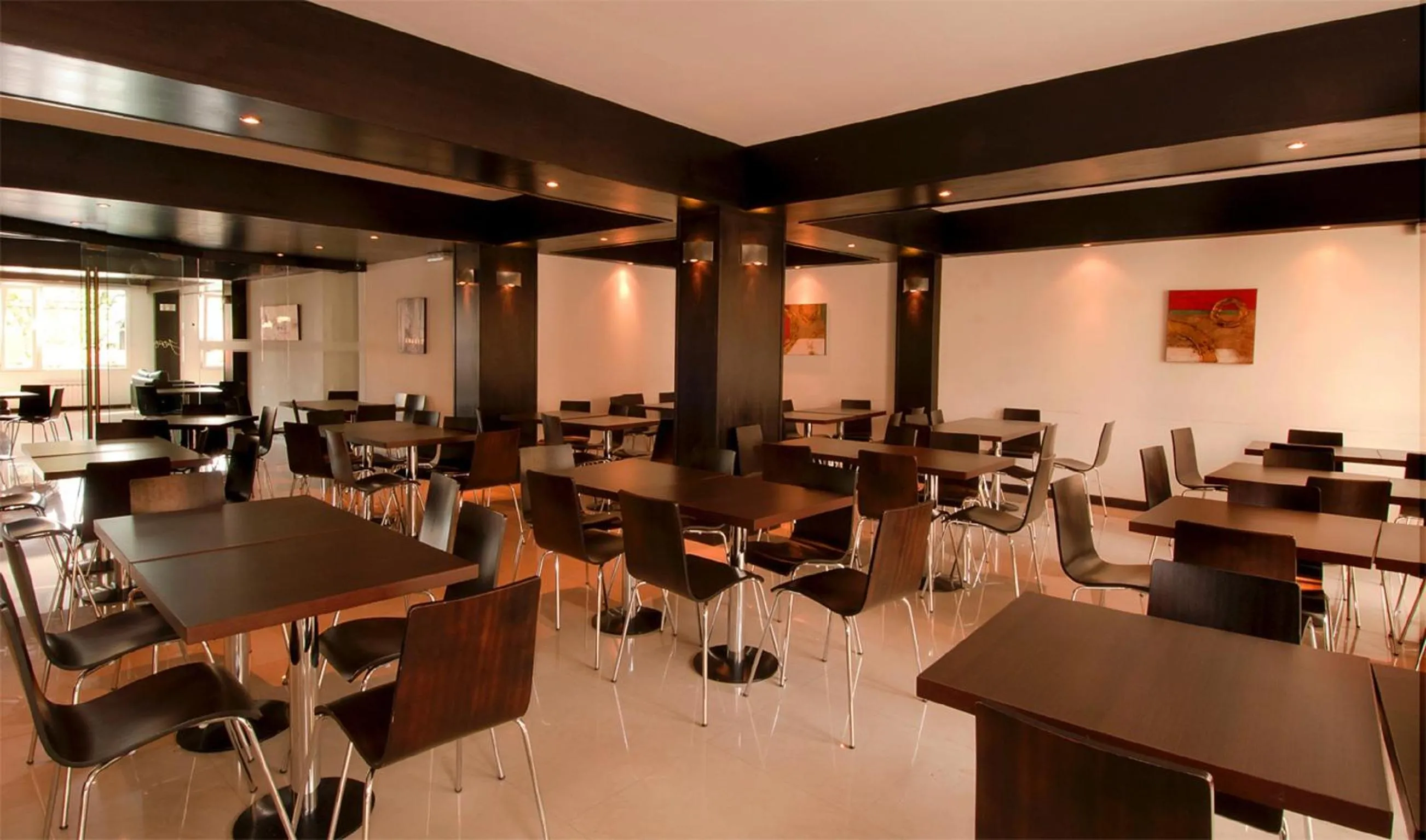 Restaurant/places to eat in Hotel Kilton