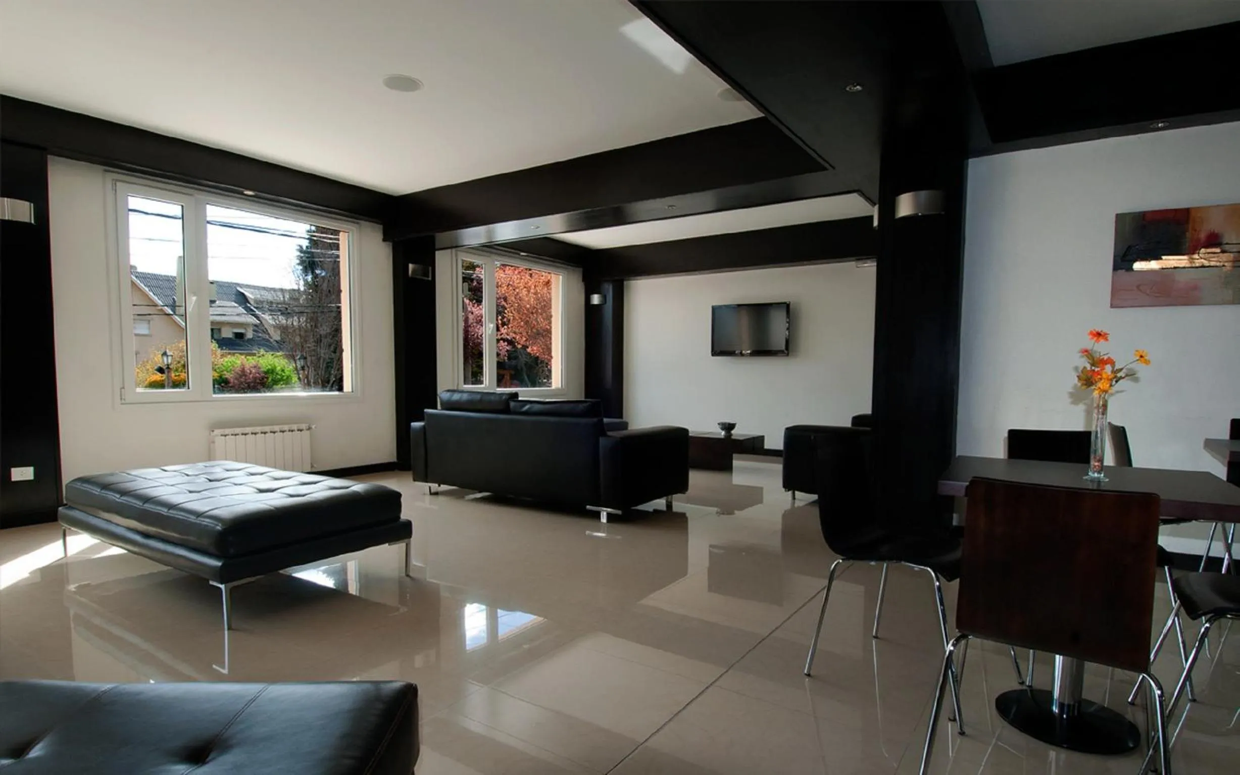 Communal lounge/ TV room in Hotel Kilton