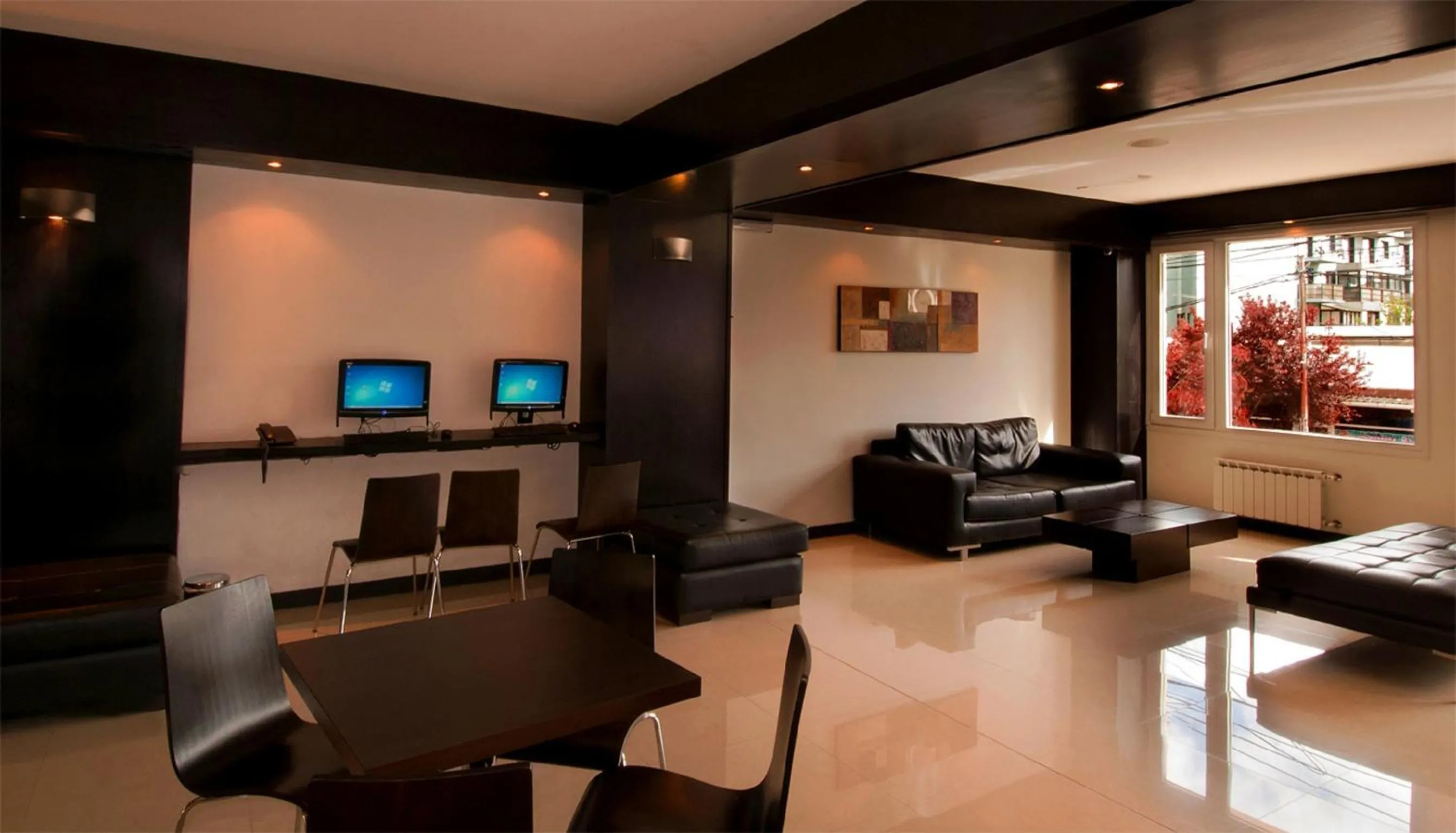 Communal lounge/ TV room in Hotel Kilton