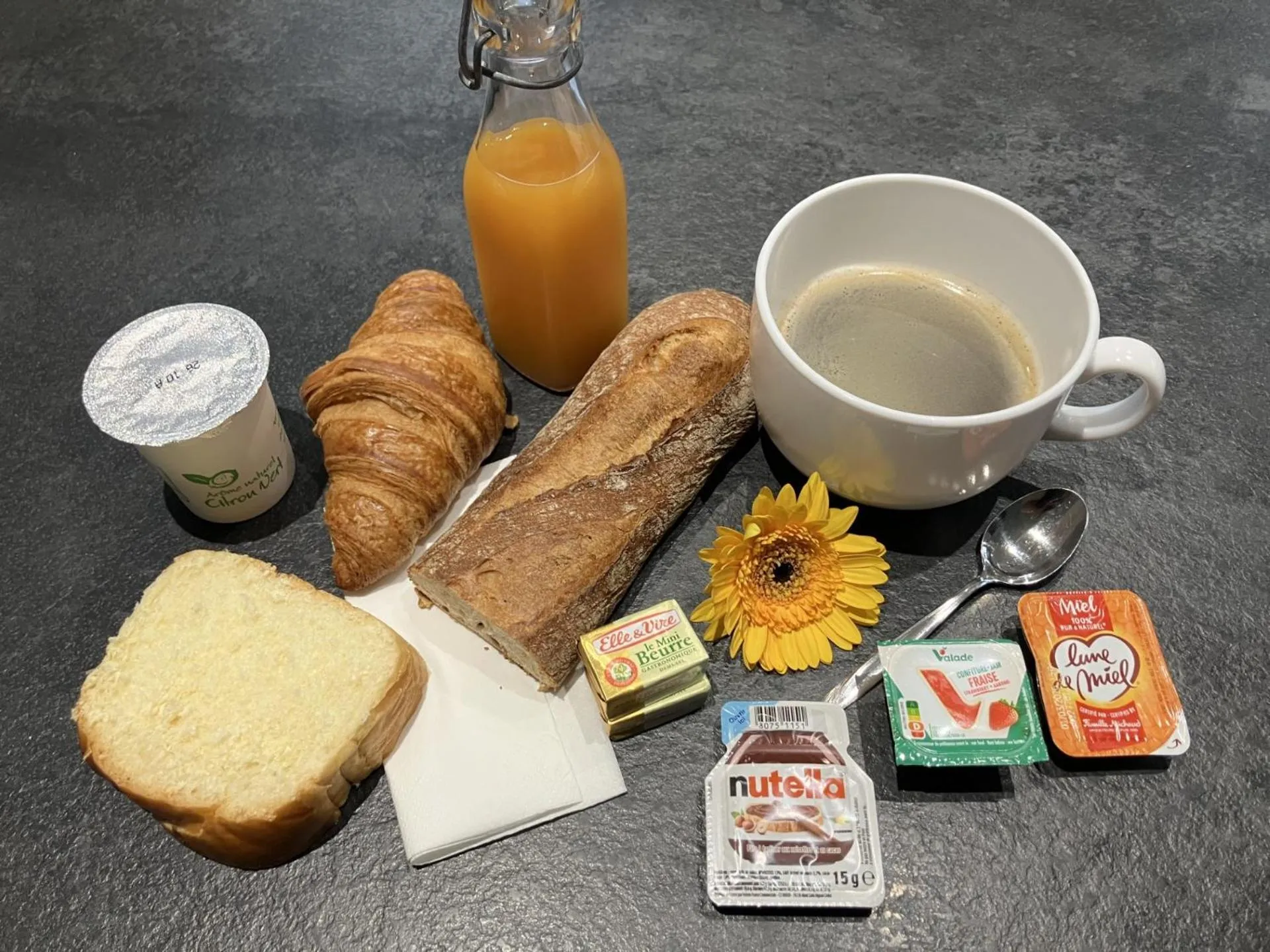 Breakfast in L'échappée Saline