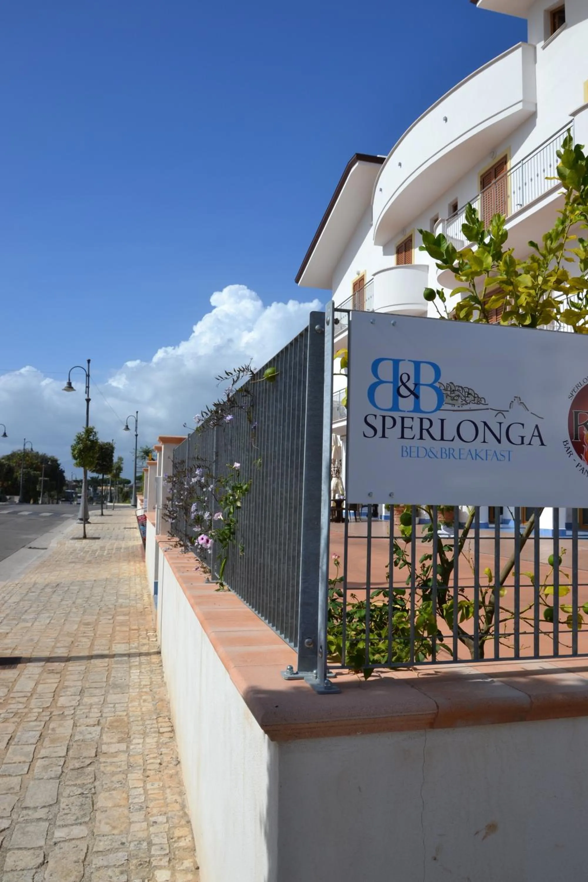 Facade/entrance in B&B Sperlonga