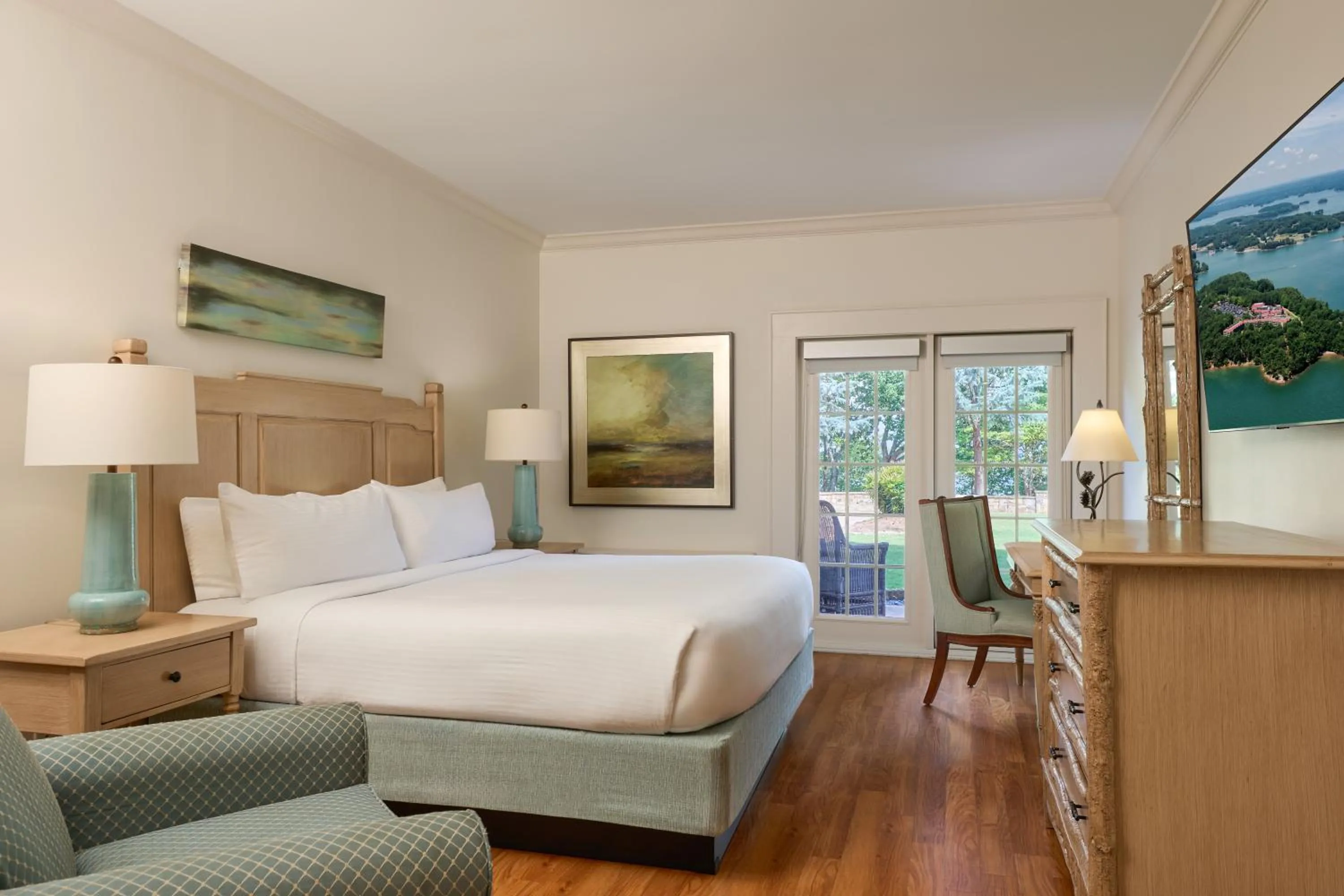 Bedroom, Bed in Lanier Islands Legacy Lodge