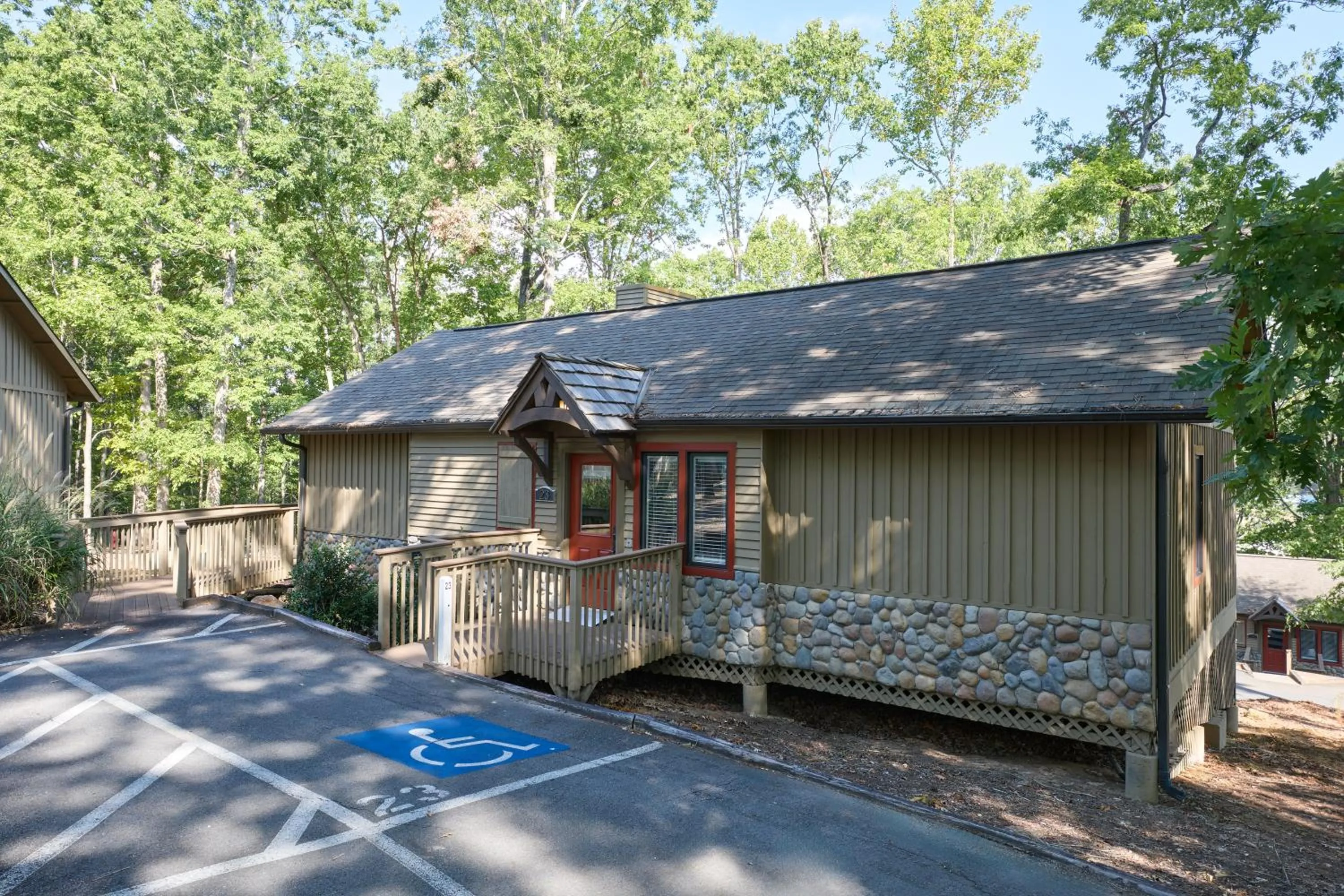 Property building in Lanier Islands Legacy Lodge