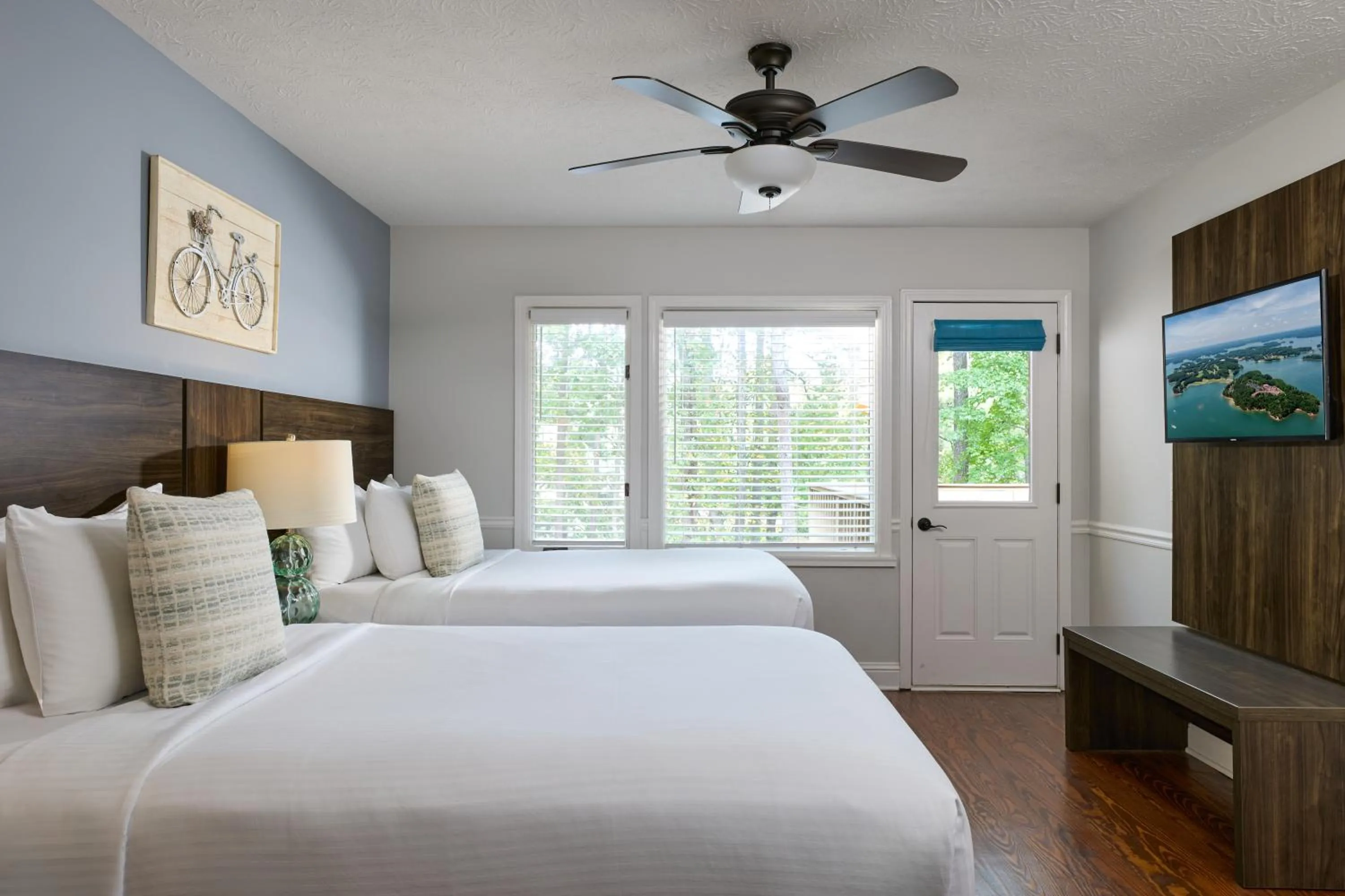 Bedroom, Bed in Lanier Islands Legacy Lodge