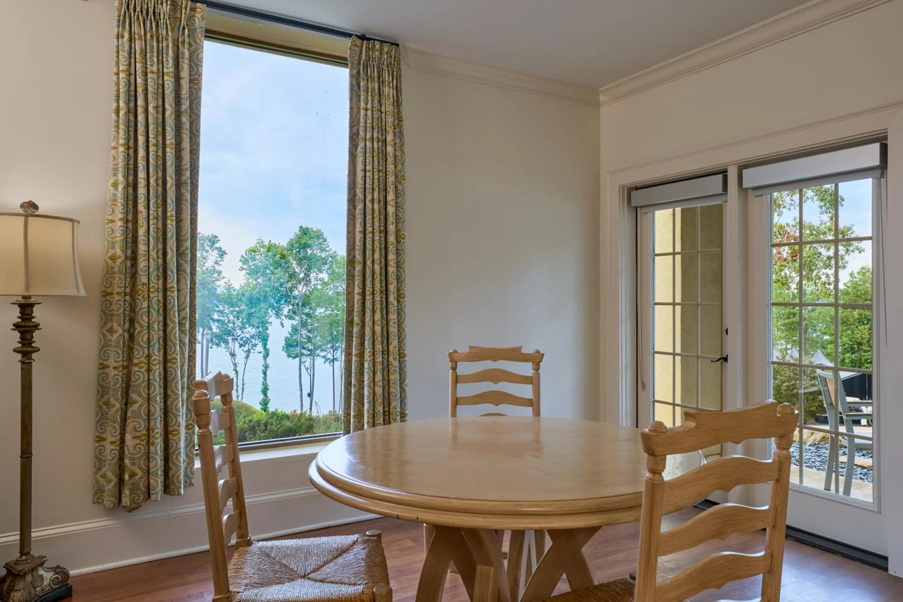 Living room in Lanier Islands Legacy Lodge