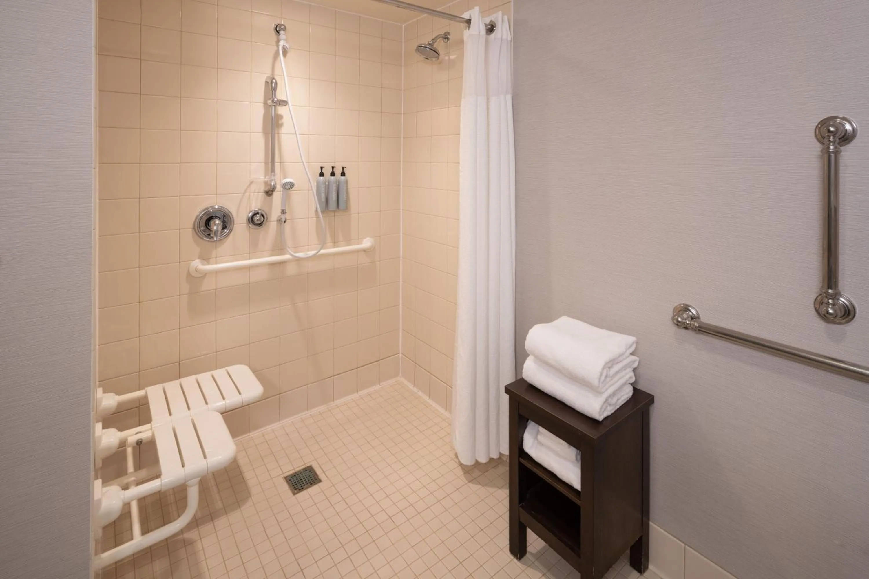 Bathroom in Courtyard by Marriott Glassboro Rowan University