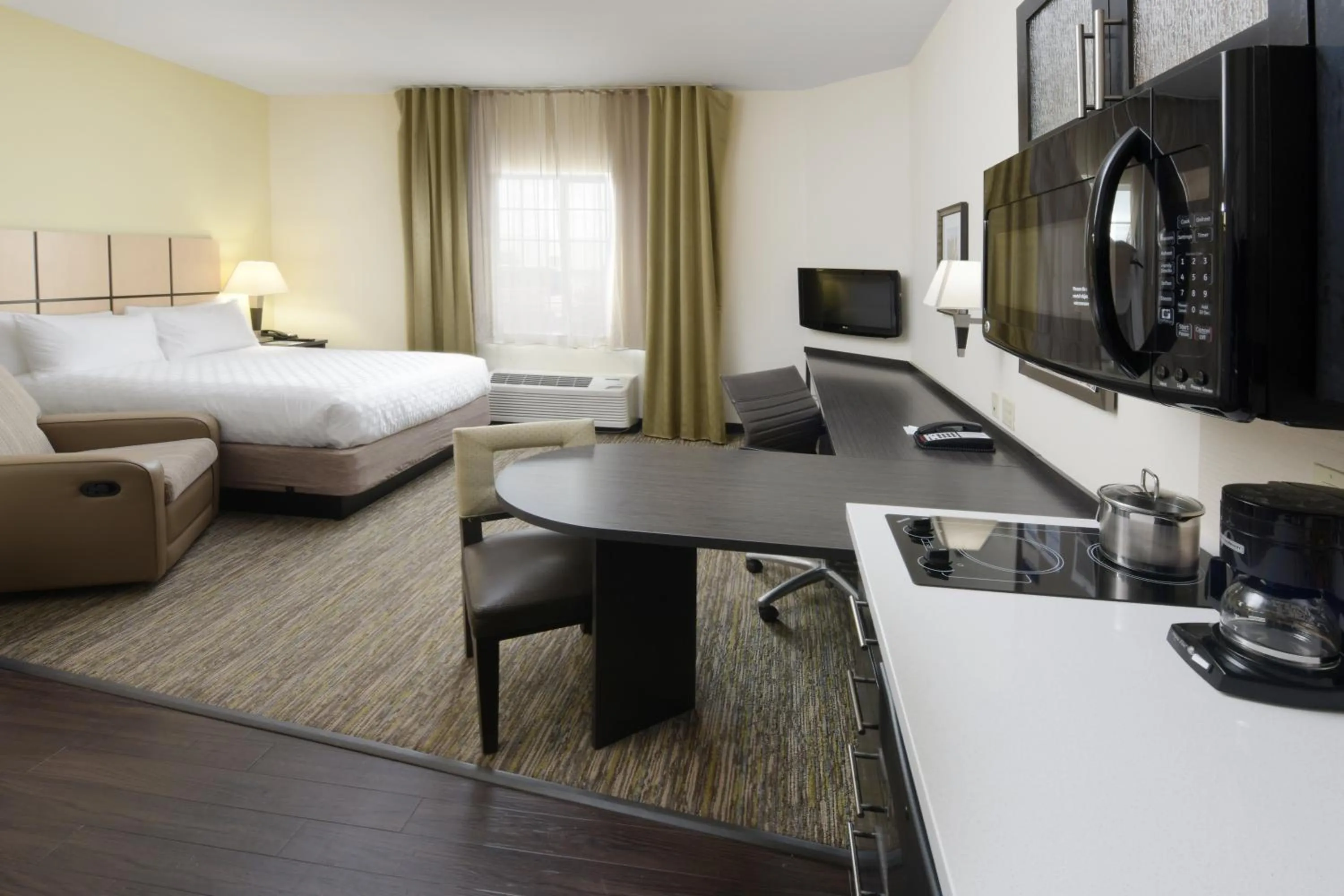 Photo of the whole room, Bed in Candlewood Suites Odessa by IHG