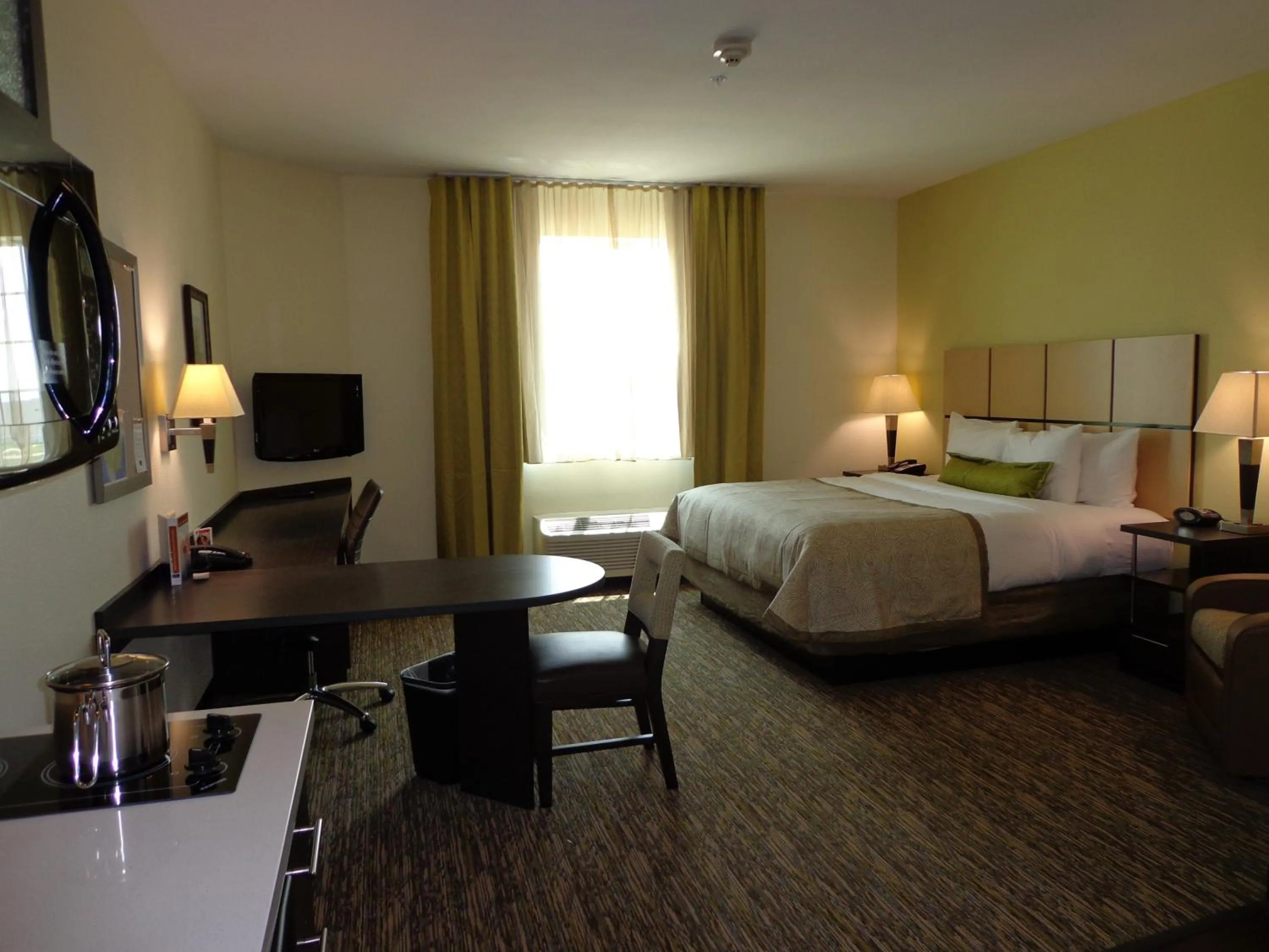 Photo of the whole room, Bed in Candlewood Suites Odessa by IHG