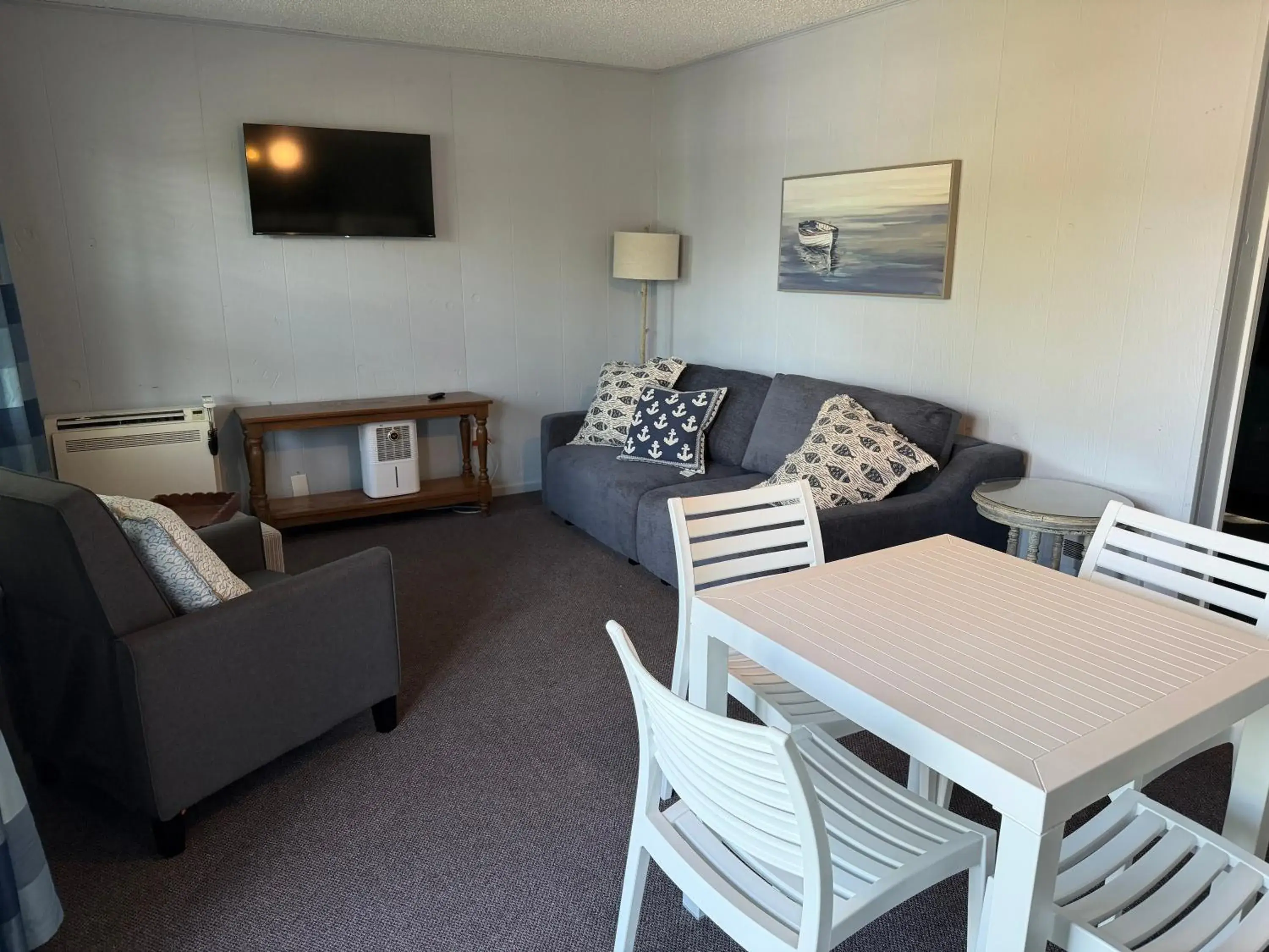 Queen Suite in Boundary Waters Resort & Marina Queen Suite in Boundary Waters Resort & Marina