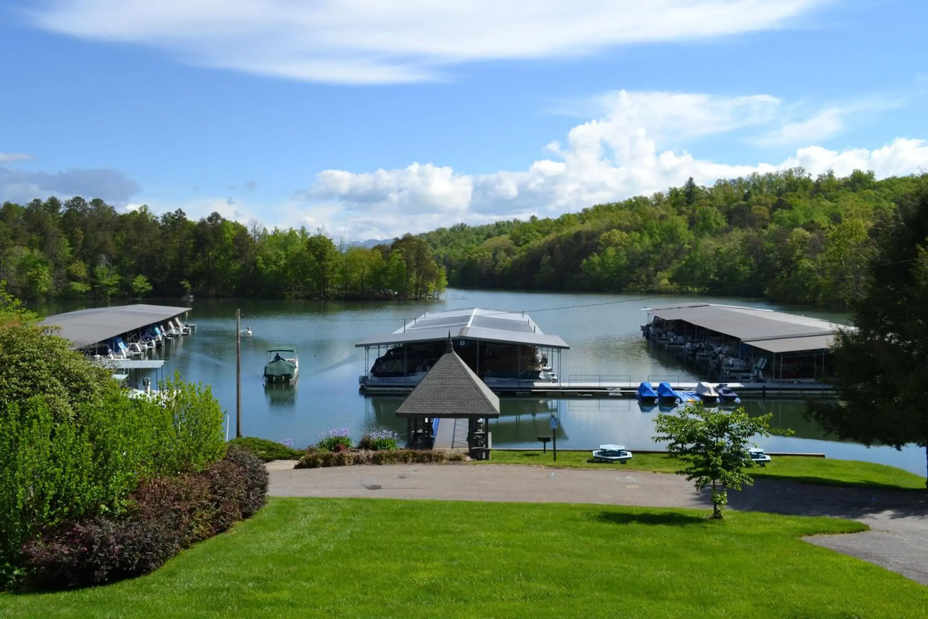 Queen Room with Balcony in Boundary Waters Resort & Marina Queen Room with Balcony in Boundary Waters Resort & Marina