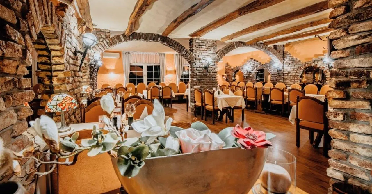 Restaurant/places to eat in Hotel Restaurant Adria Stuben Brühl