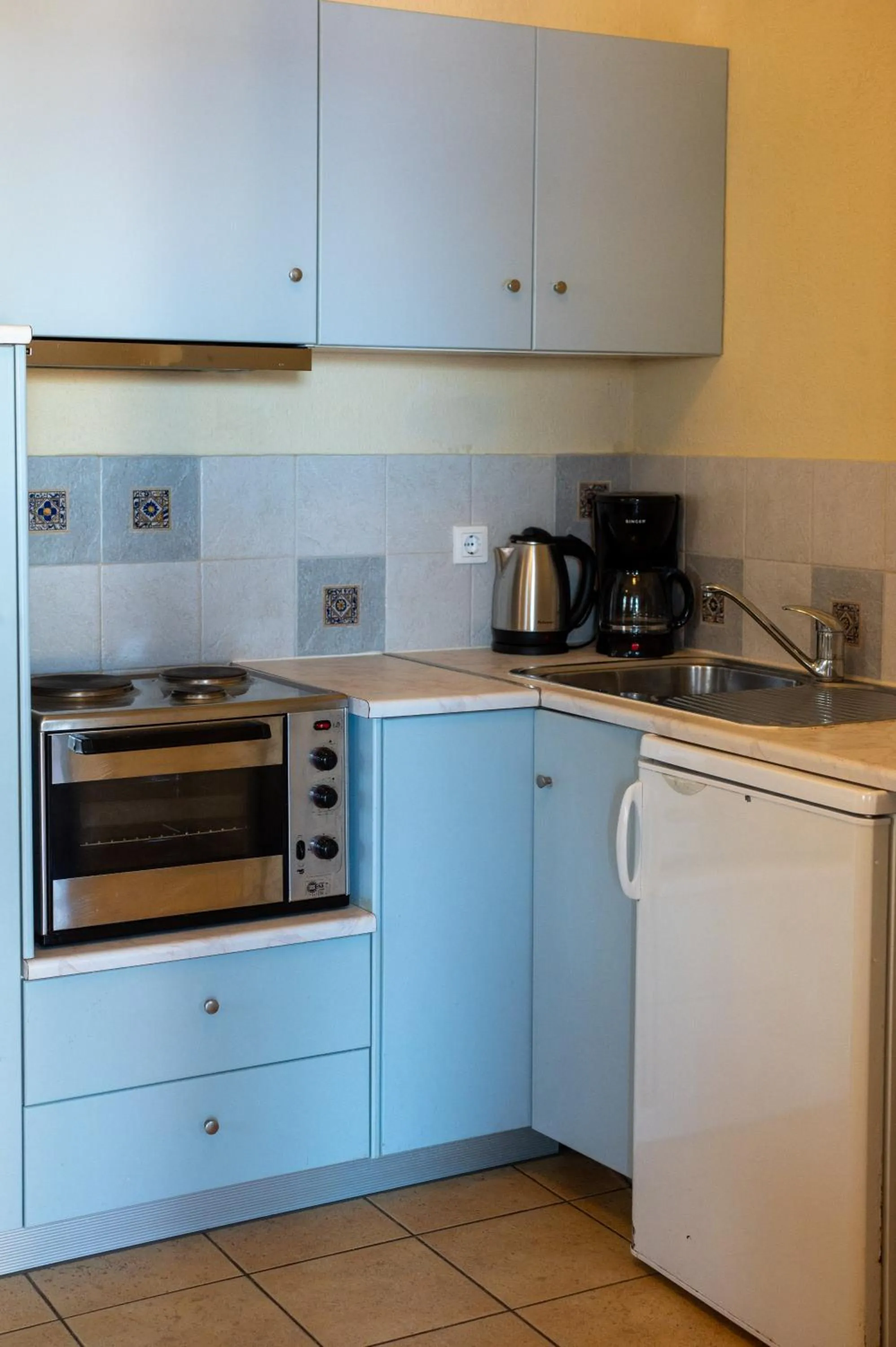 Coffee/tea facilities in Mandilada Village