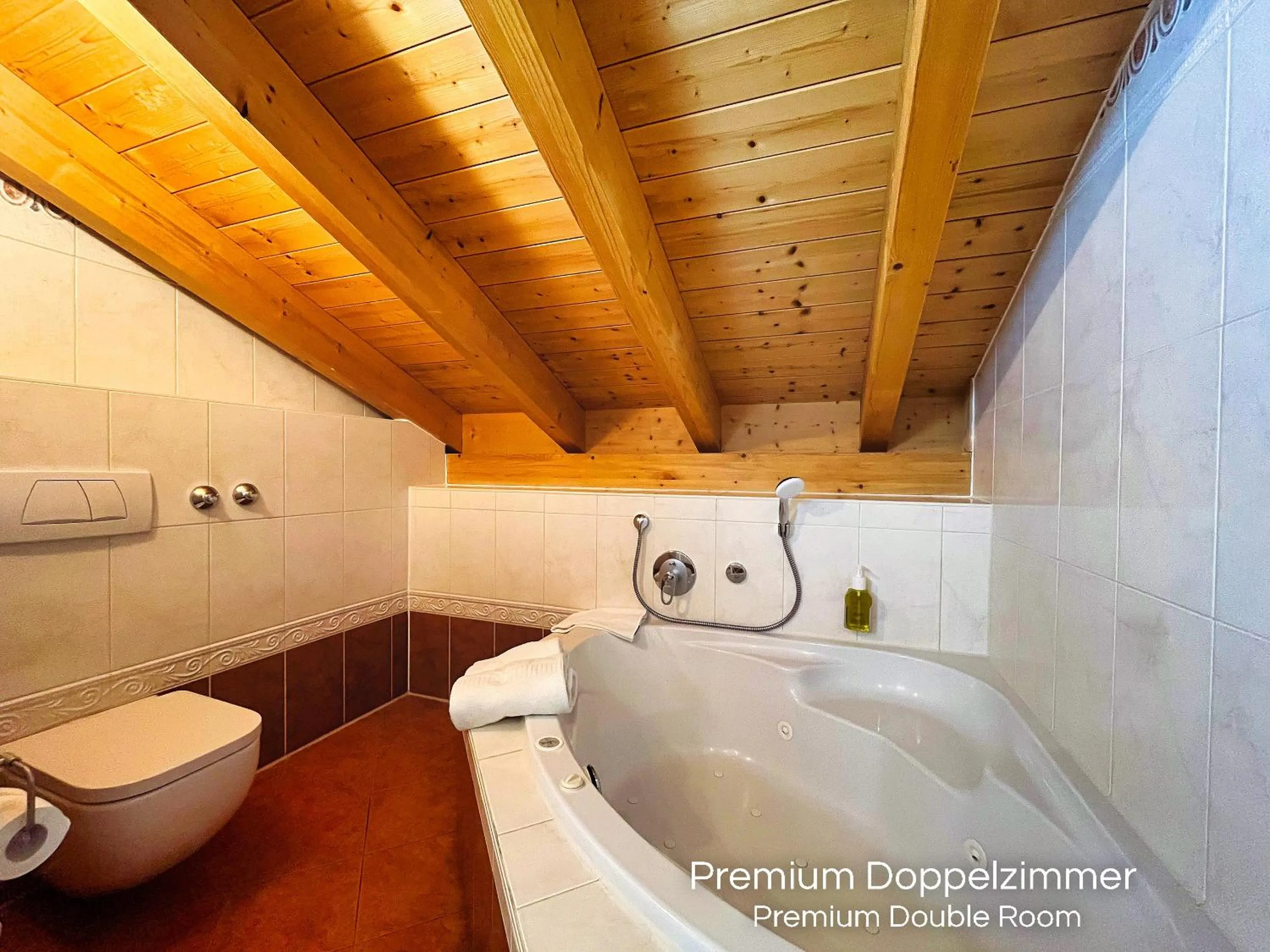 Hot Tub in Landhotel Guglhupf