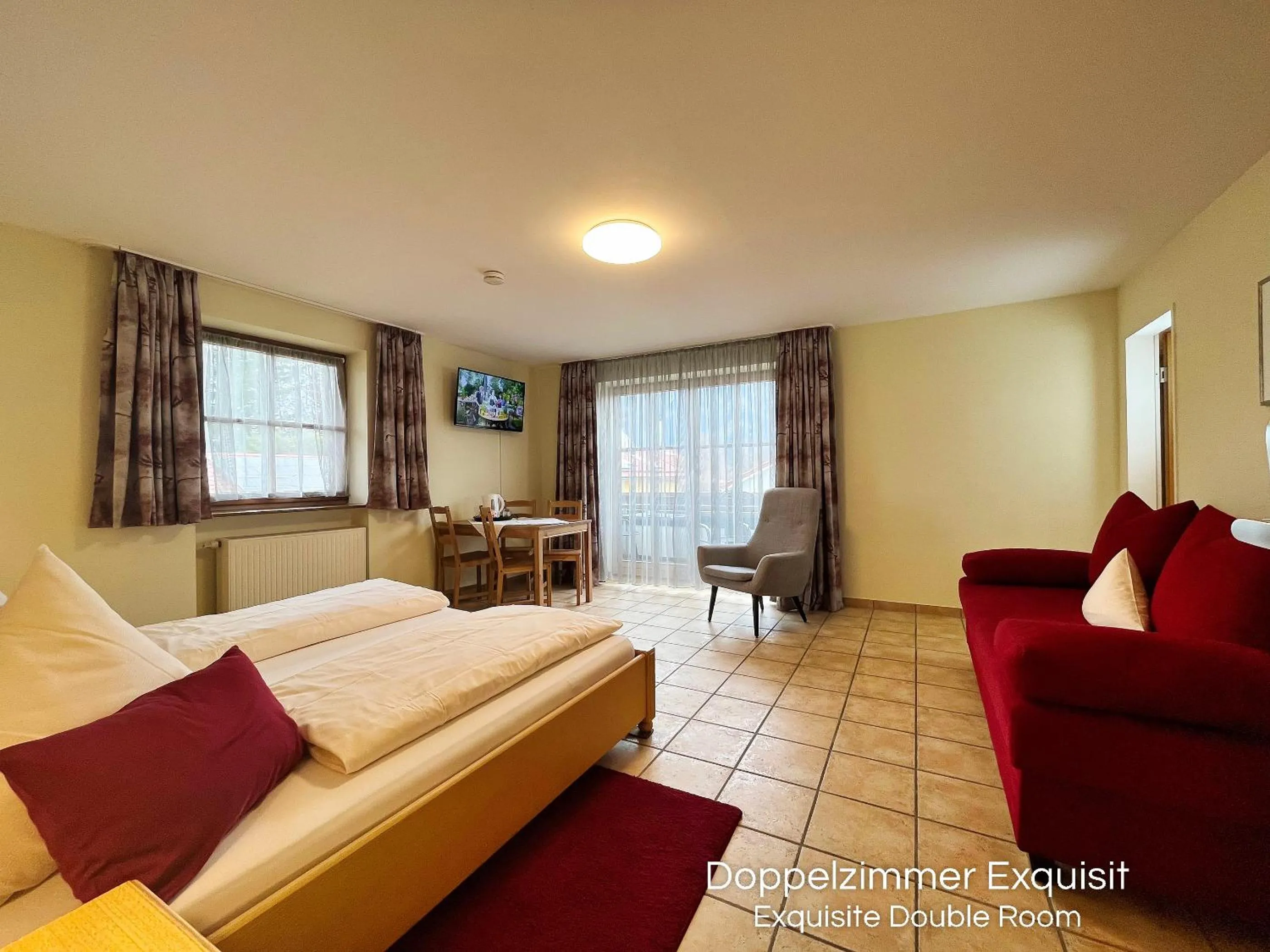 Photo of the whole room, Bed in Landhotel Guglhupf