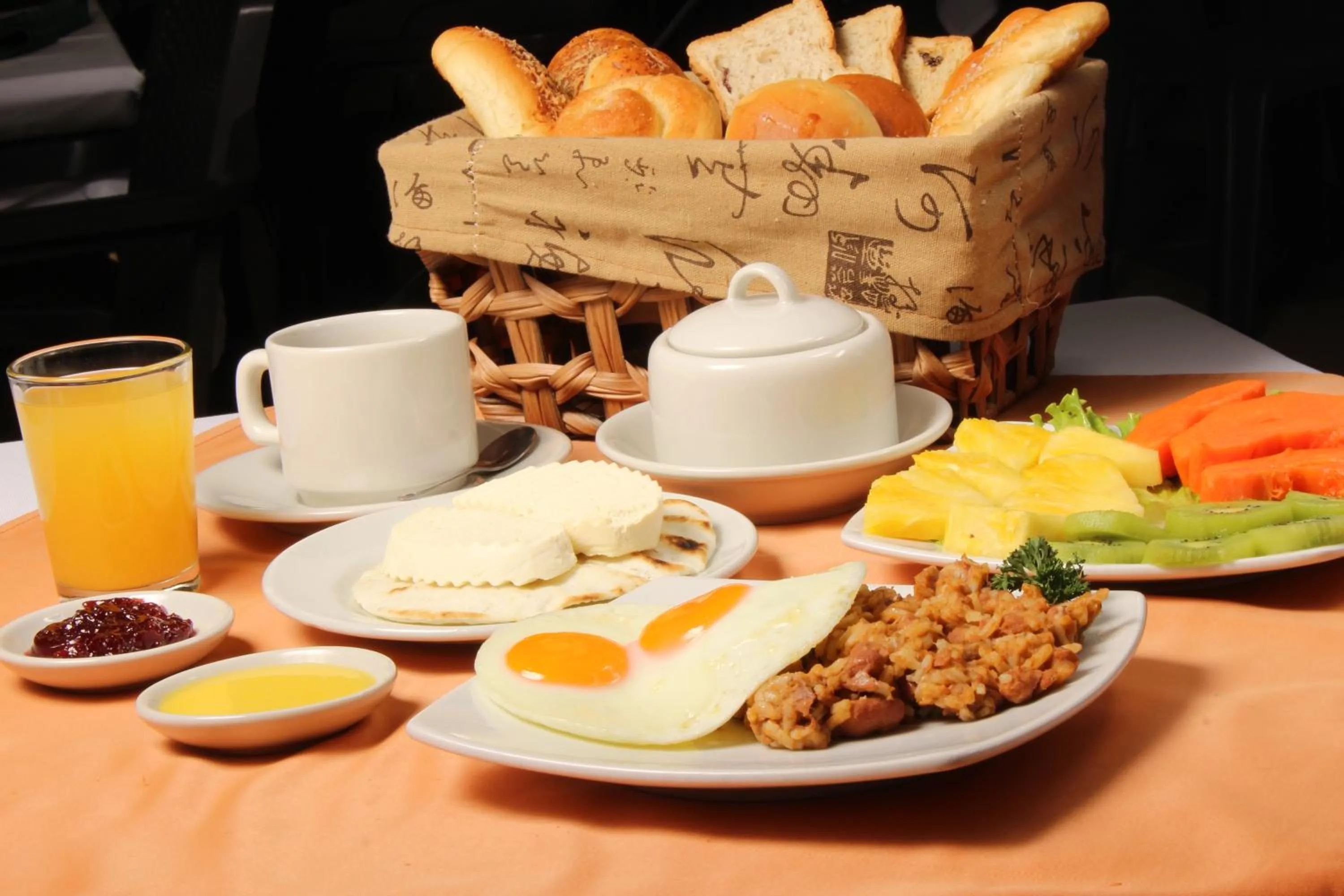 Breakfast in Casa Hotel Guaracú