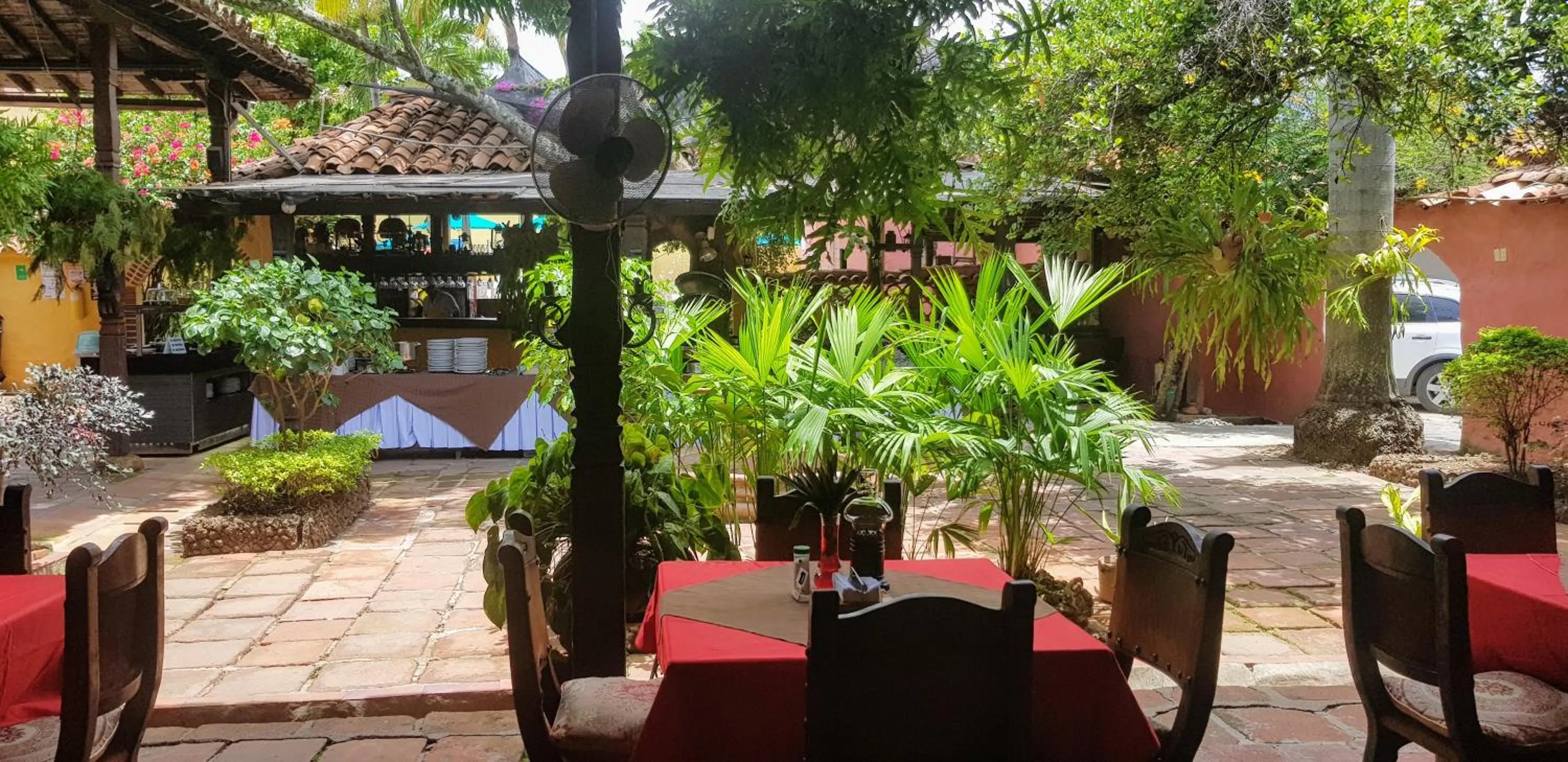 Restaurant/places to eat in Casa Hotel Guaracú