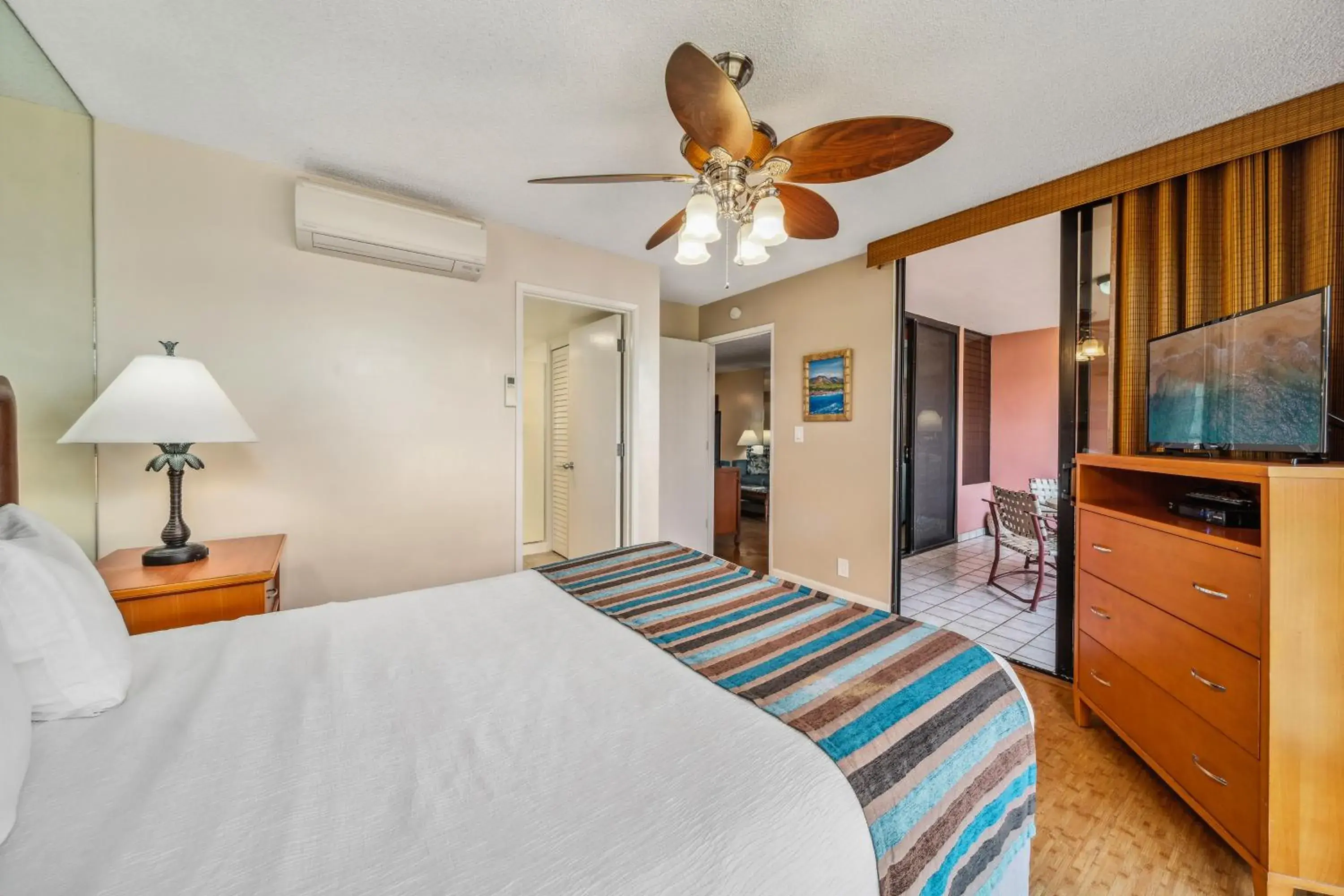 Bed in Kahana Falls Resort Bed in Kahana Falls Resort