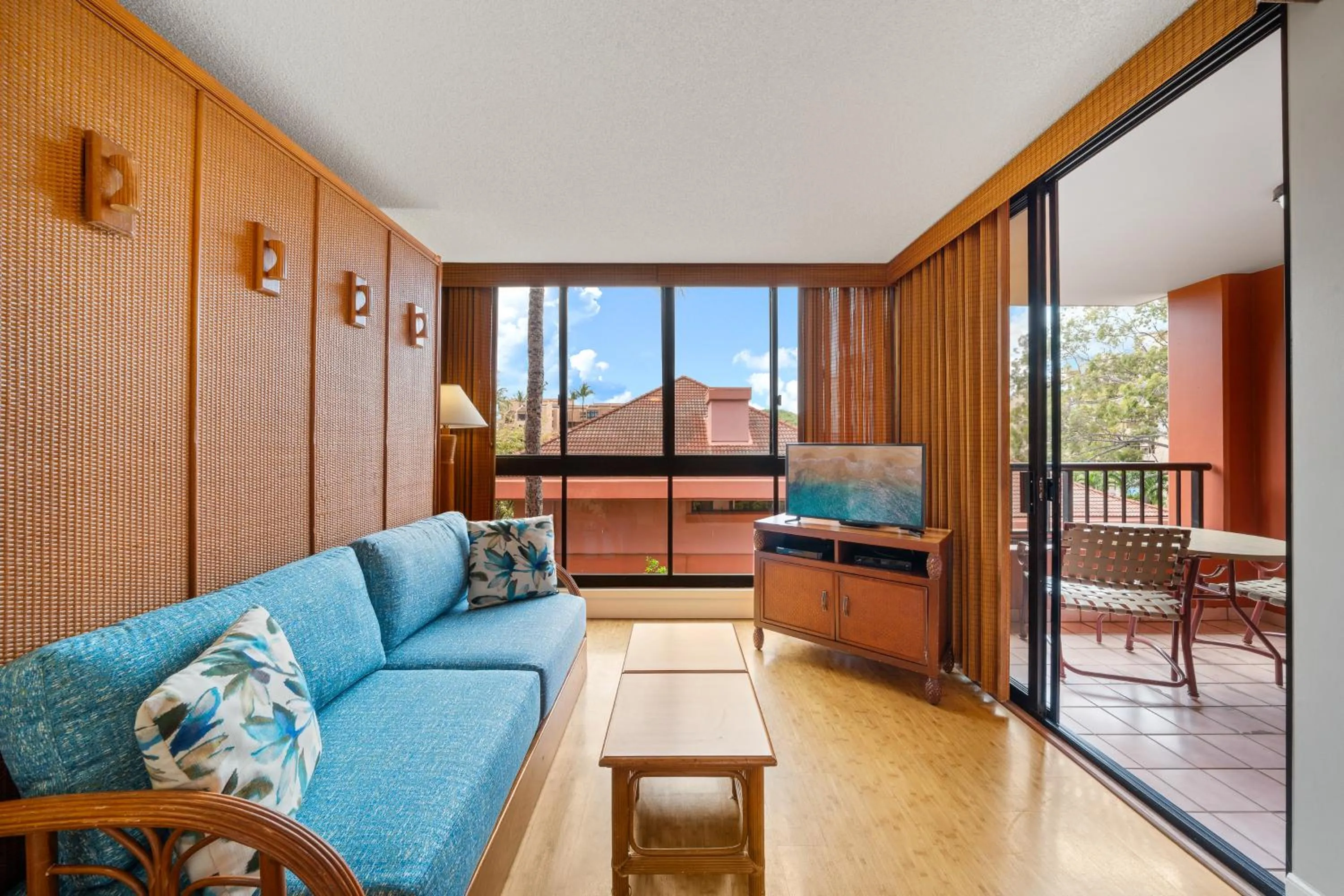 TV and multimedia in Kahana Falls Resort