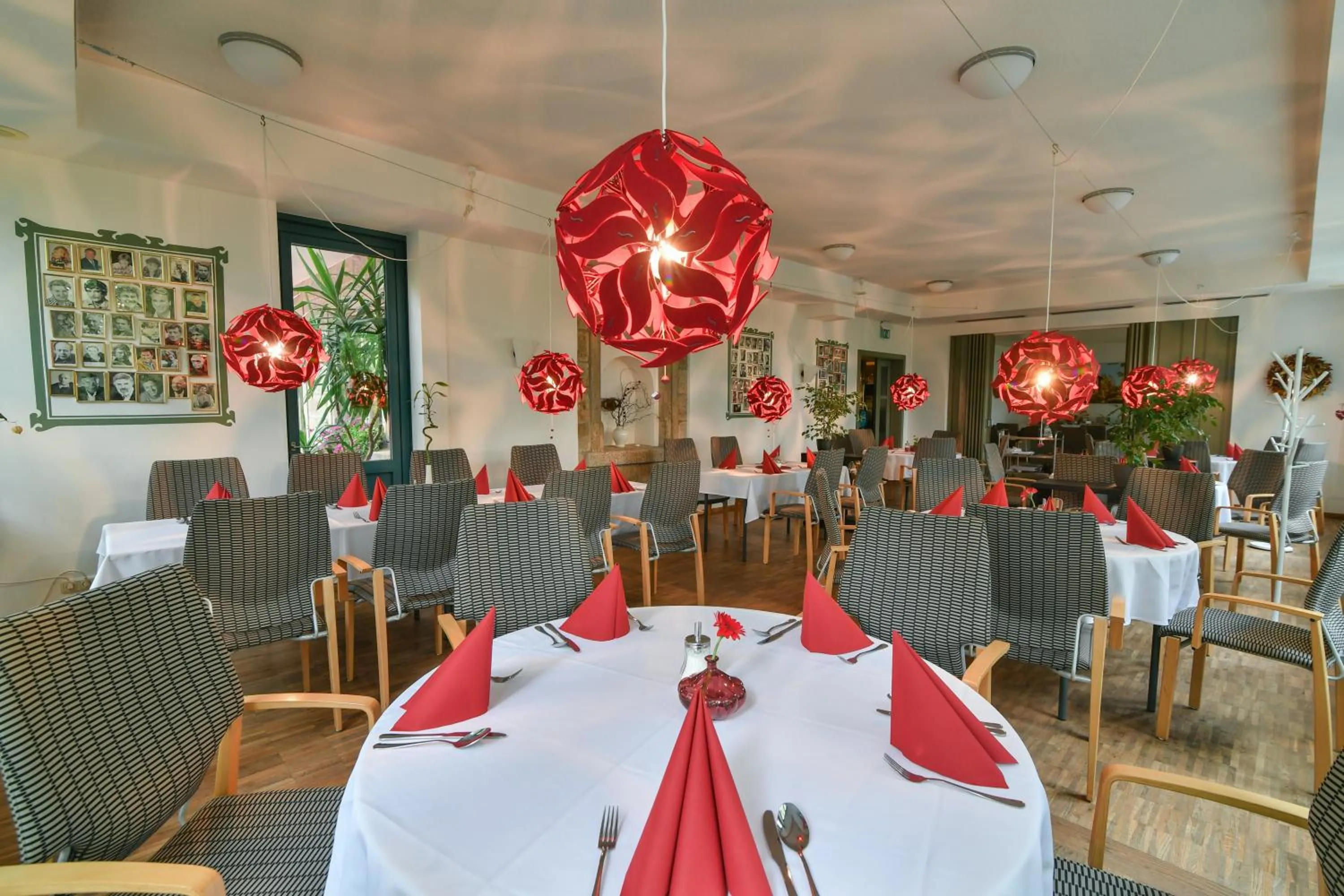 Restaurant/places to eat in Luisenburg Resort