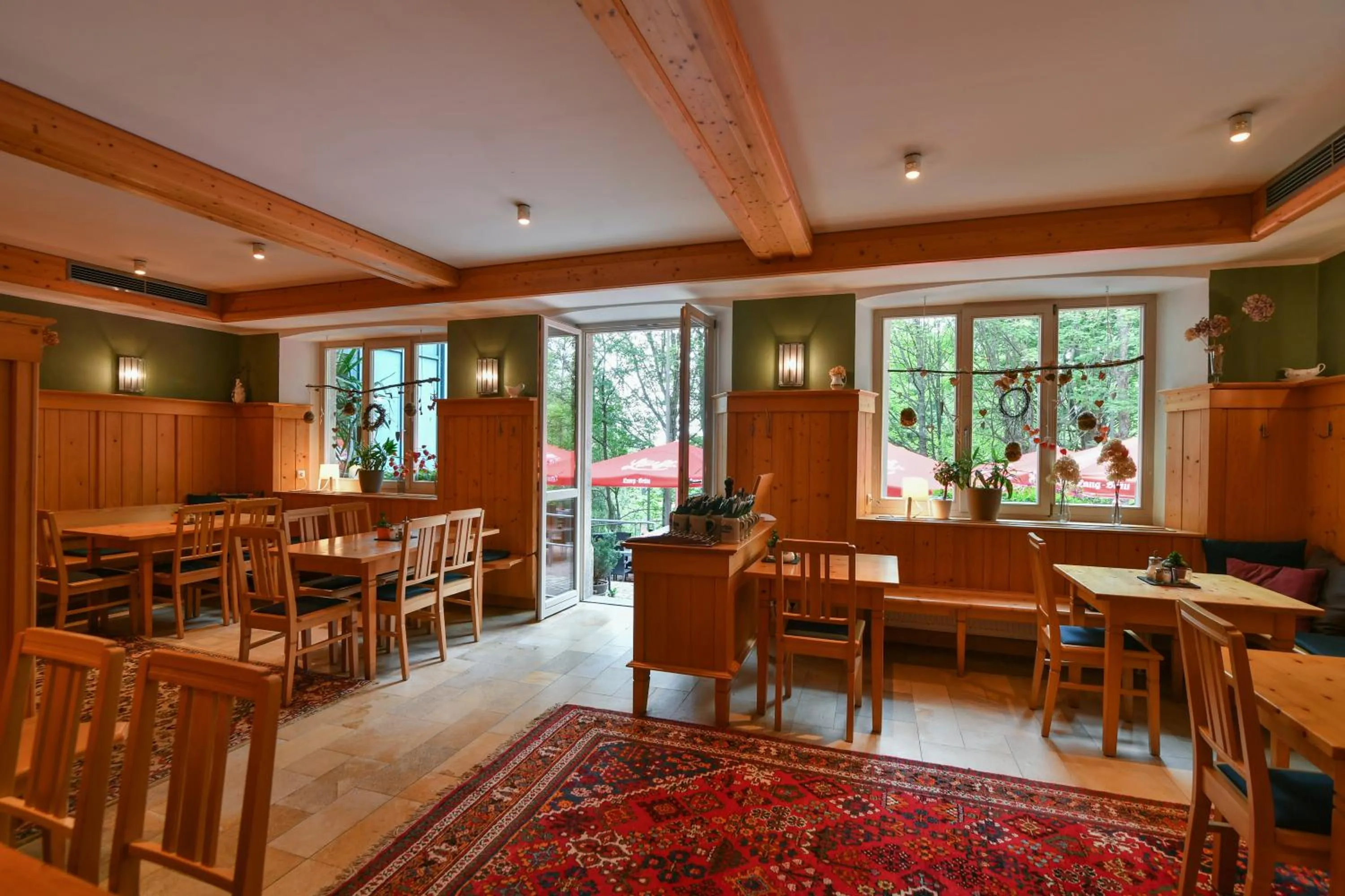 Restaurant/places to eat in Luisenburg Resort