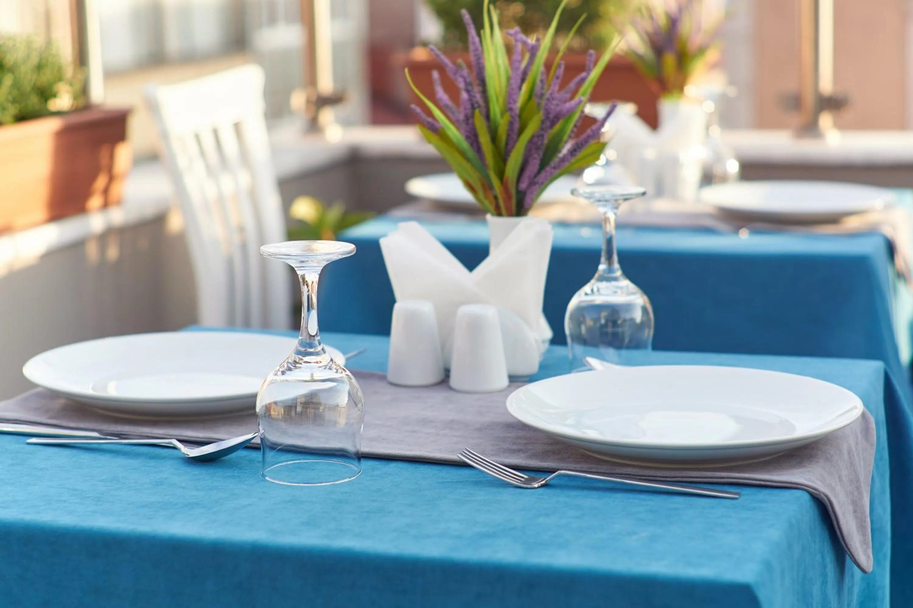 Restaurant/places to eat in Renzo Hotel - Special Category