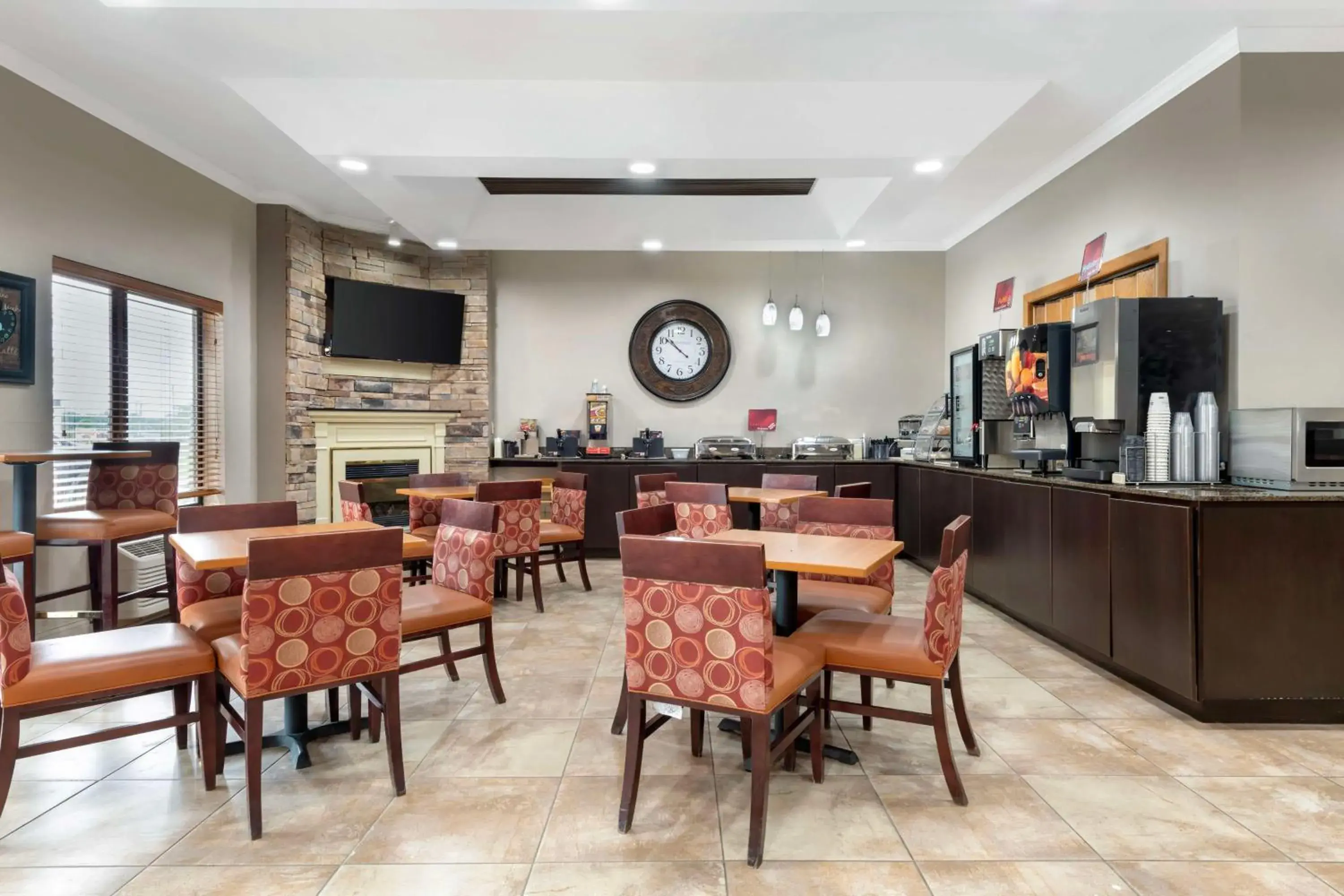 Breakfast in Best Western Plus Albert Lea I-90/I-35 Hotel Breakfast in Best Western Plus Albert Lea I-90/I-35 Hotel