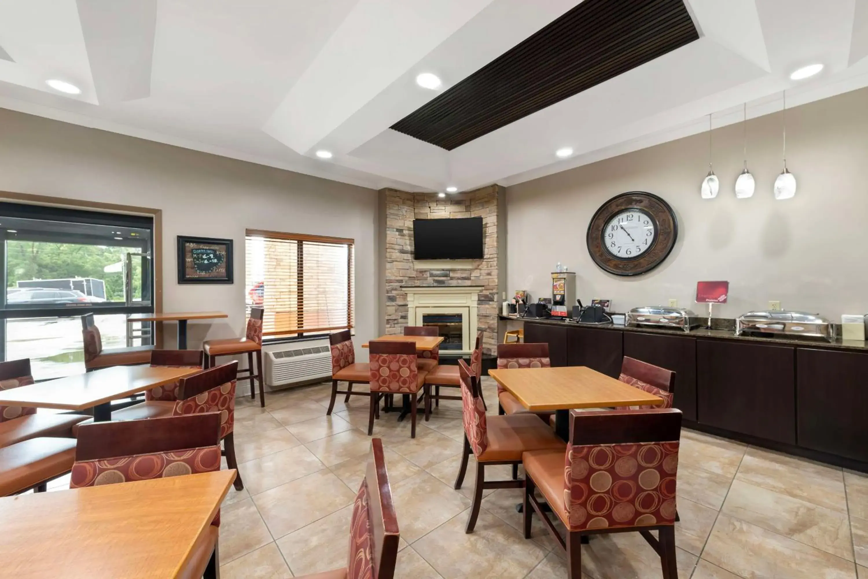 Breakfast in Best Western Plus Albert Lea I-90/I-35 Hotel Breakfast in Best Western Plus Albert Lea I-90/I-35 Hotel