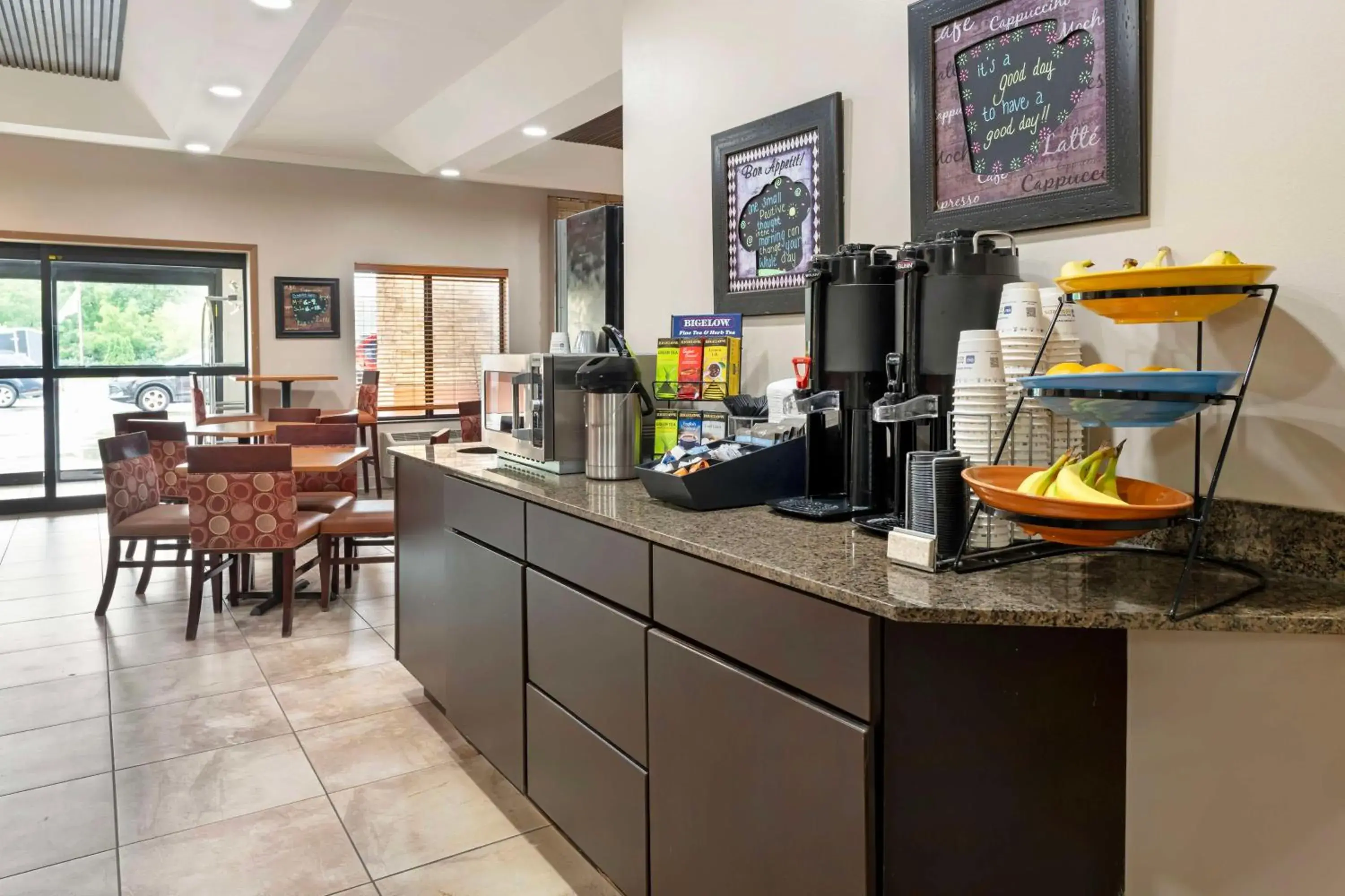 Breakfast in Best Western Plus Albert Lea I-90/I-35 Hotel Breakfast in Best Western Plus Albert Lea I-90/I-35 Hotel