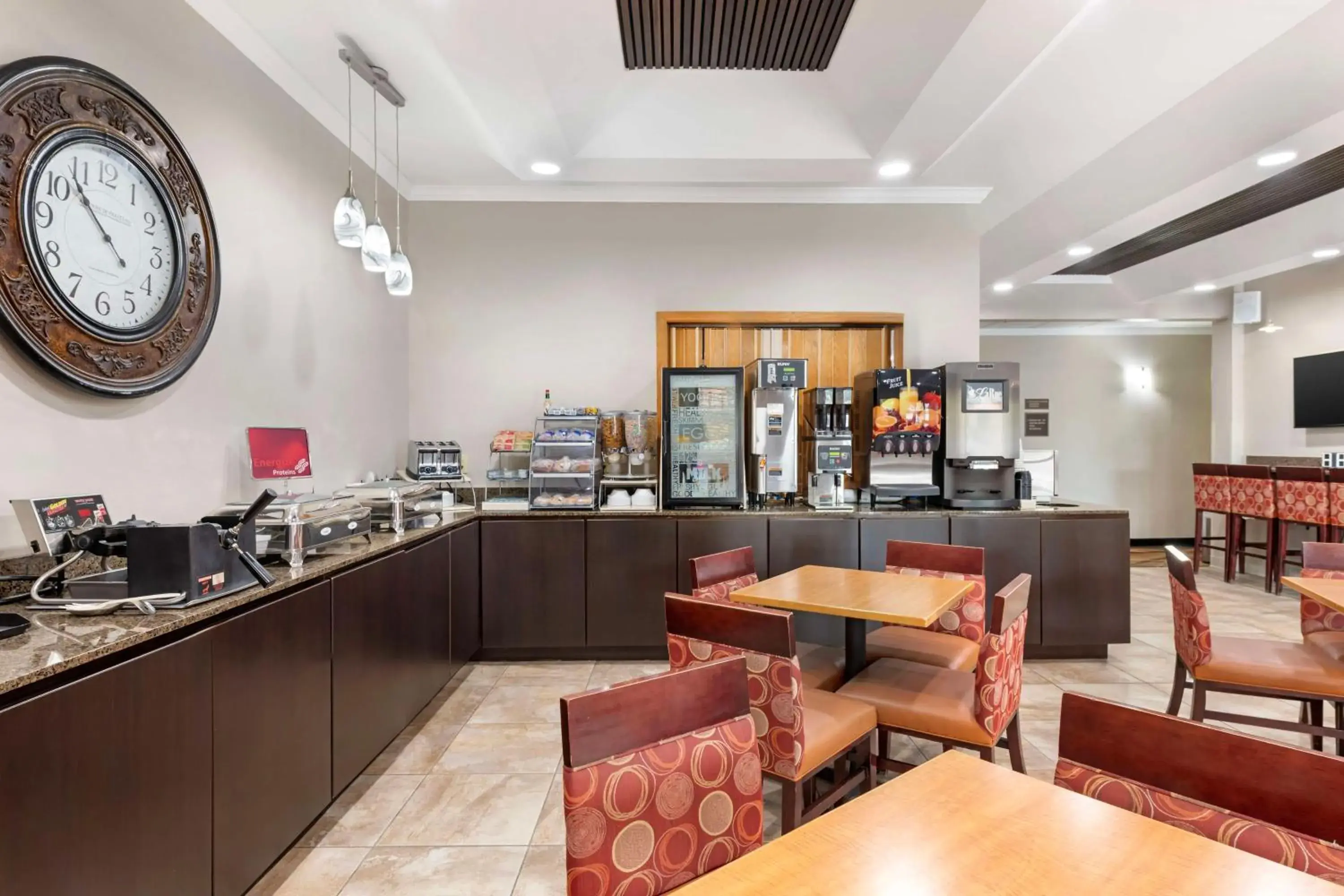 Breakfast in Best Western Plus Albert Lea I-90/I-35 Hotel Breakfast in Best Western Plus Albert Lea I-90/I-35 Hotel