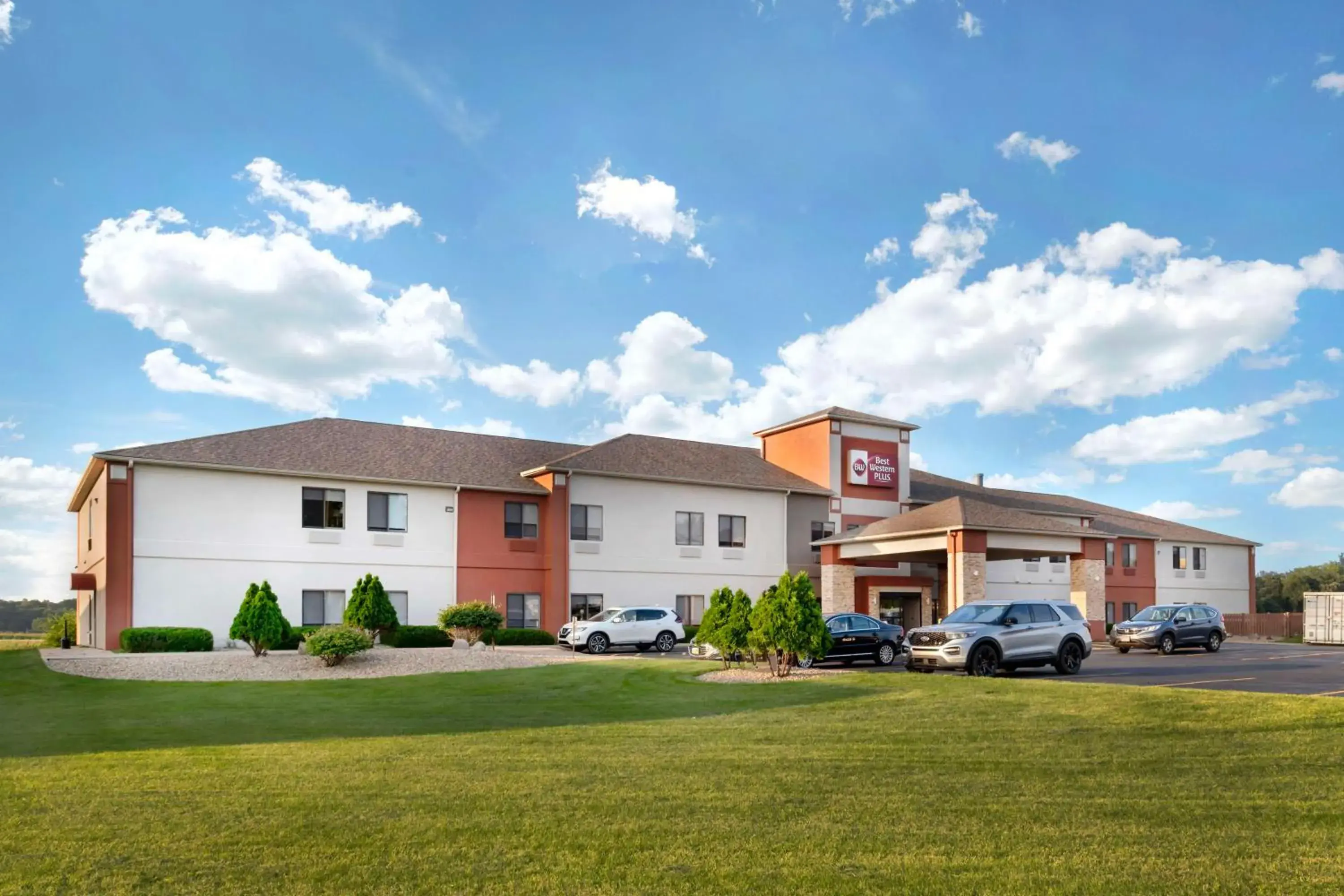 Property building in Best Western Plus Albert Lea I-90/I-35 Hotel Property building in Best Western Plus Albert Lea I-90/I-35 Hotel