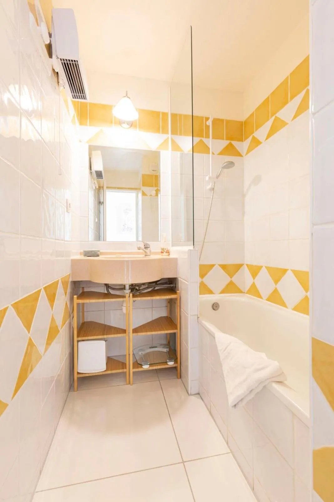 Bathroom, Bed in Villa Francia