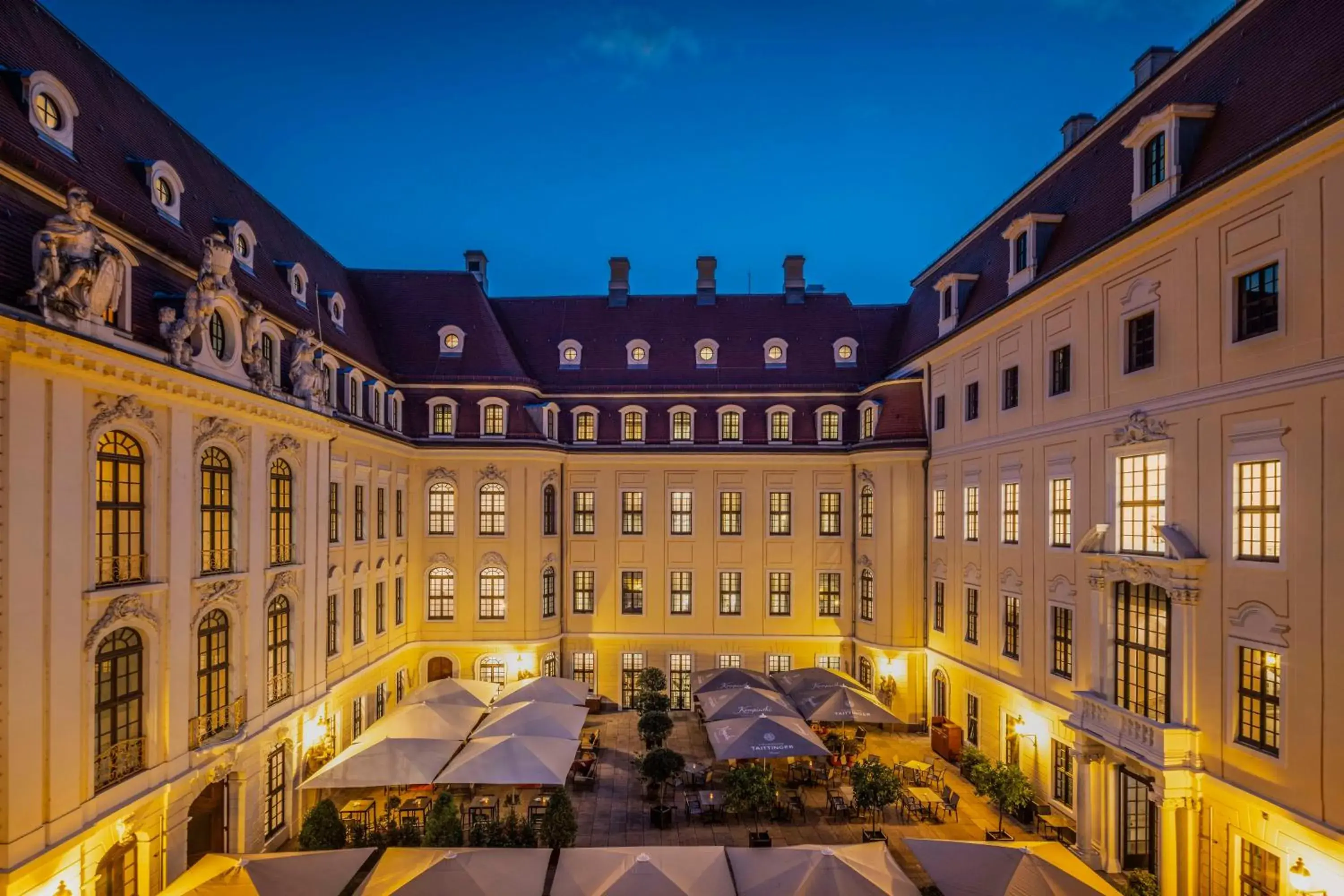 Property building in Hotel Taschenbergpalais Kempinski Property building in Hotel Taschenbergpalais Kempinski