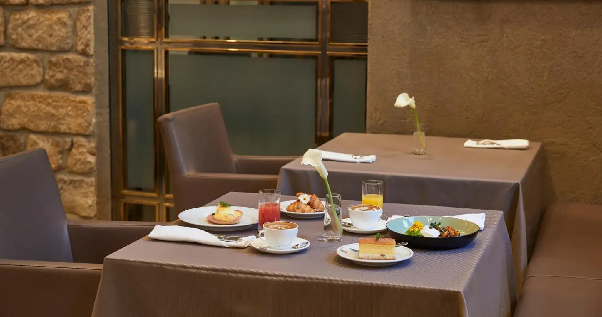 Breakfast in Hotel Taschenbergpalais Kempinski Breakfast in Hotel Taschenbergpalais Kempinski