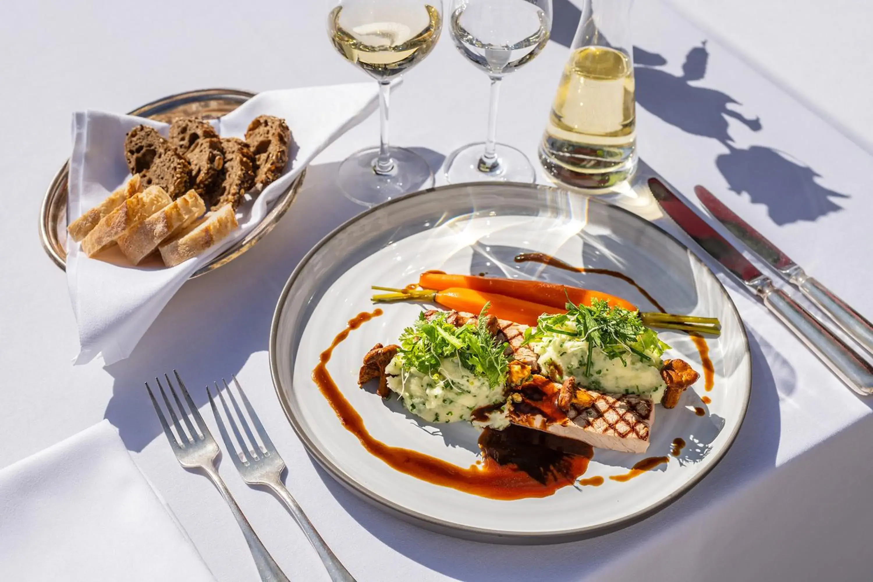 Restaurant/places to eat in Hotel Taschenbergpalais Kempinski Restaurant/places to eat in Hotel Taschenbergpalais Kempinski