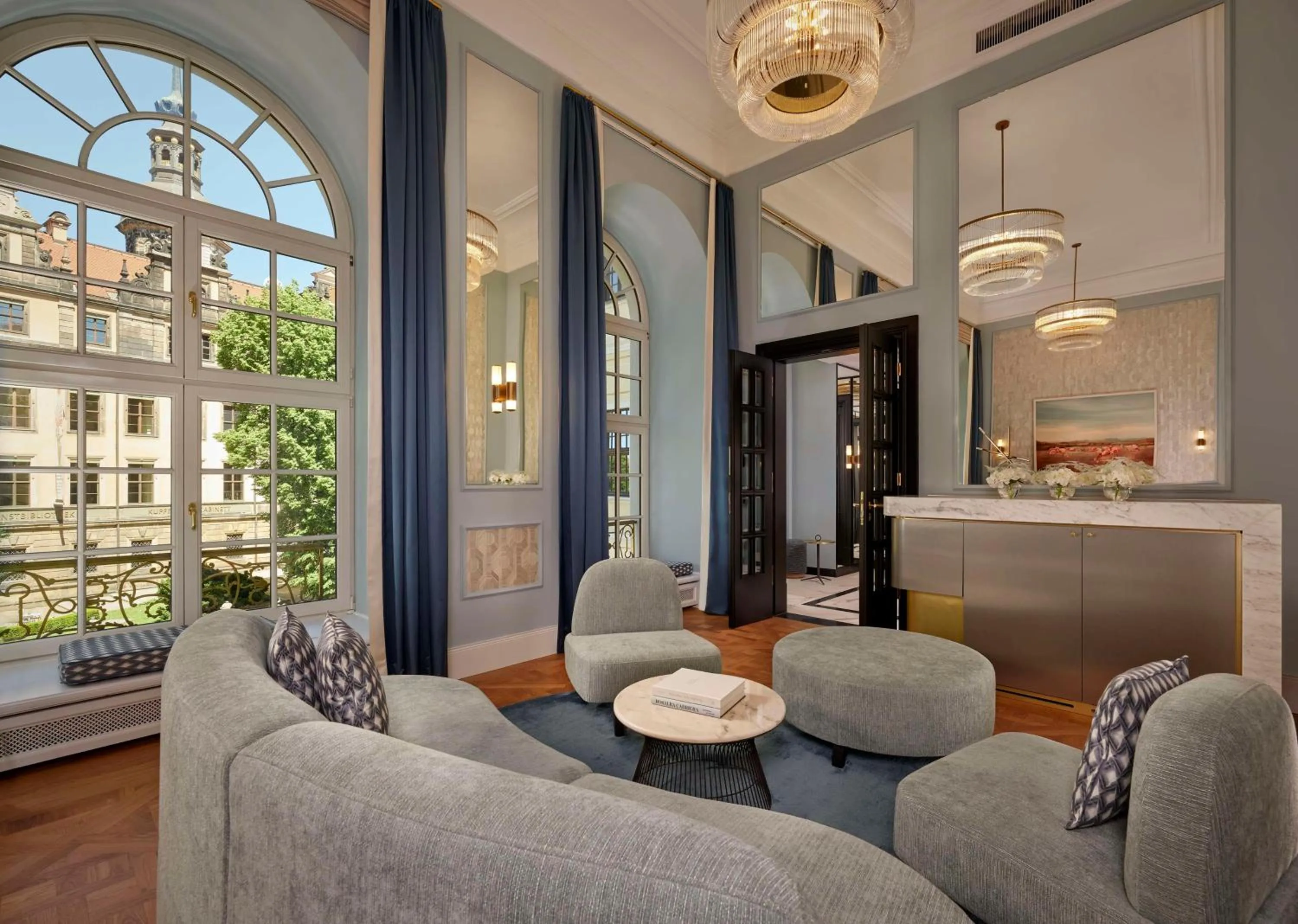 Photo of the whole room in Hotel Taschenbergpalais Kempinski