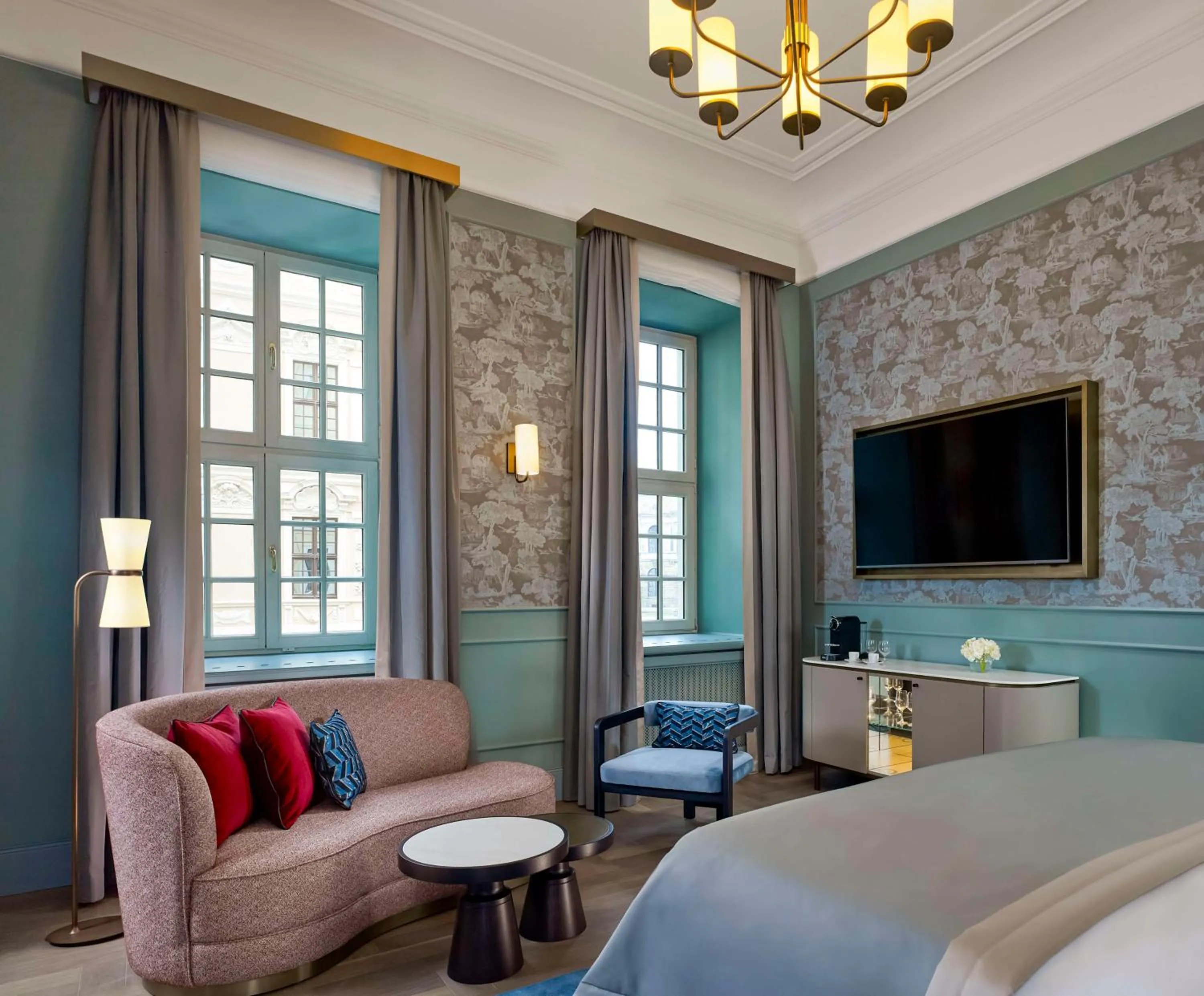 Bedroom, Bed in Hotel Taschenbergpalais Kempinski