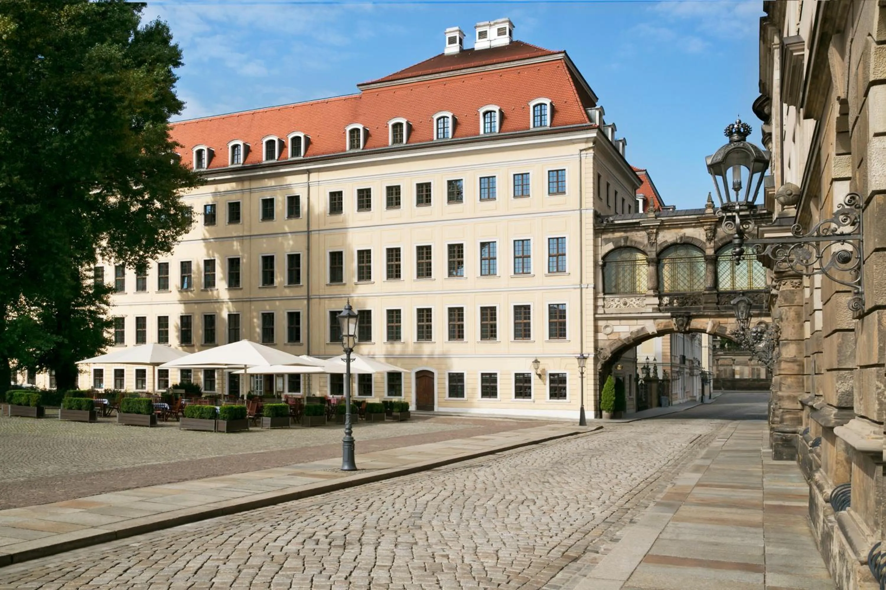 Property building in Hotel Taschenbergpalais Kempinski