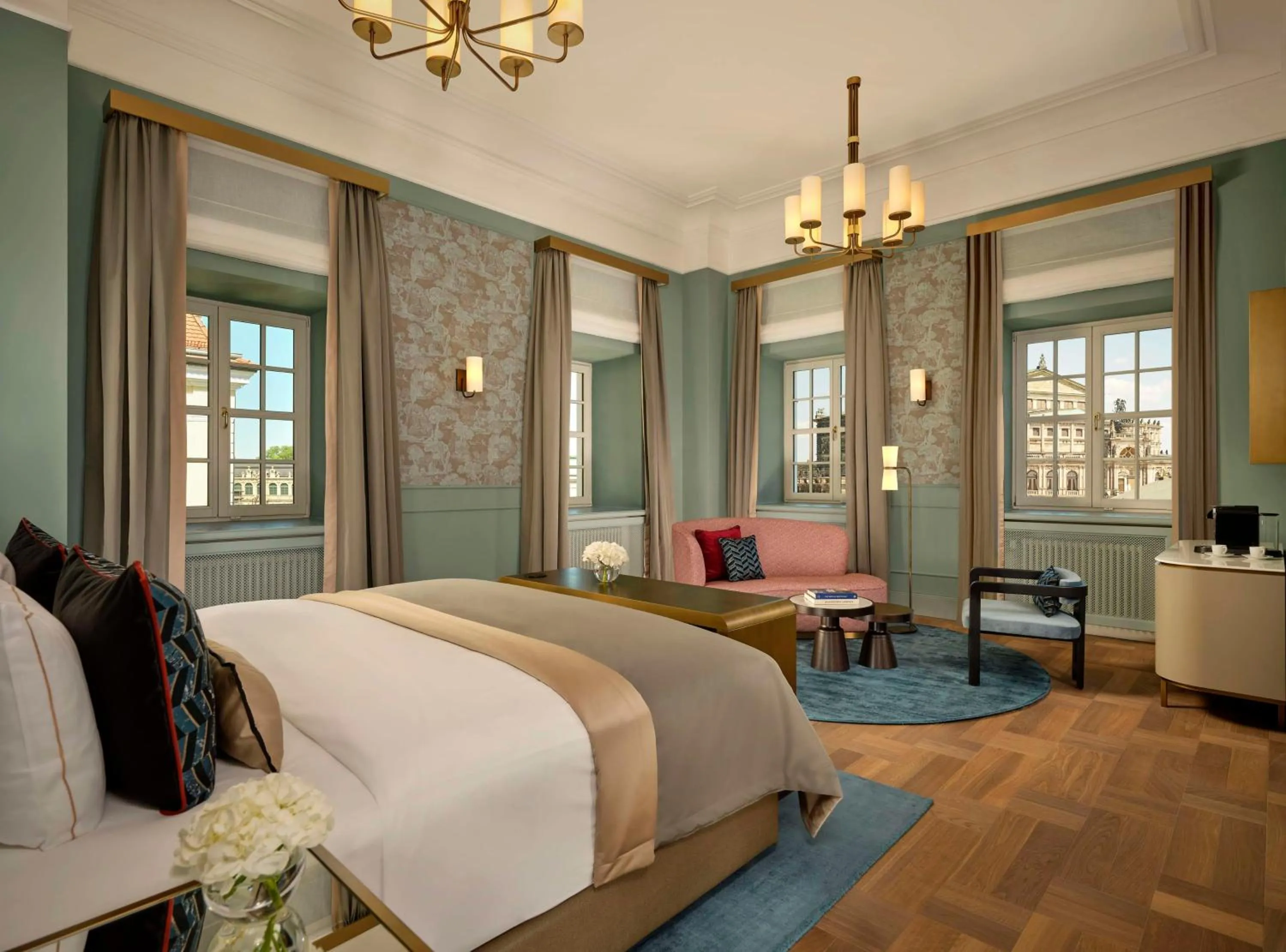 Bedroom, Bed in Hotel Taschenbergpalais Kempinski