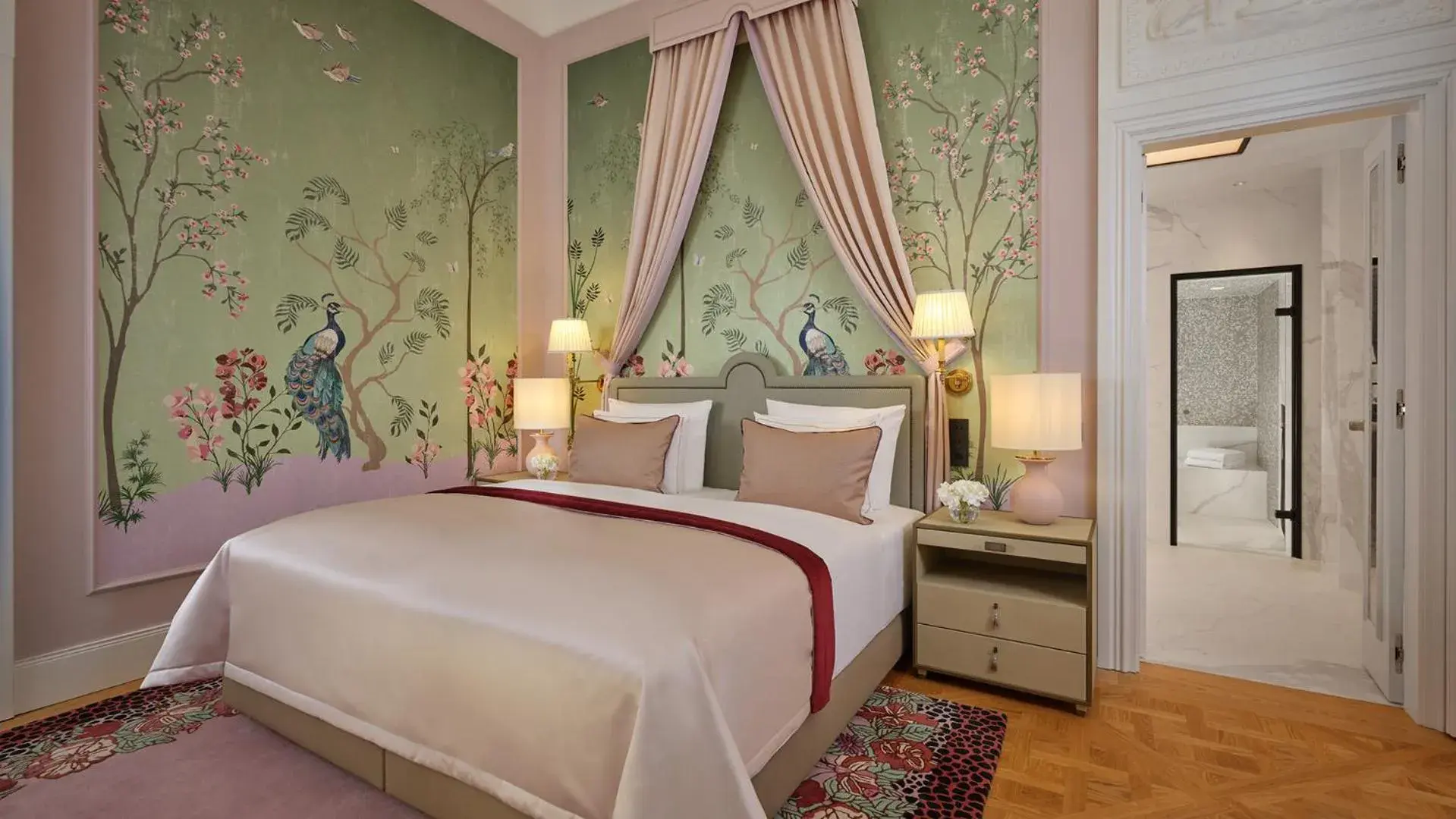 Bedroom, Bed in Hotel Taschenbergpalais Kempinski Bedroom, Bed in Hotel Taschenbergpalais Kempinski