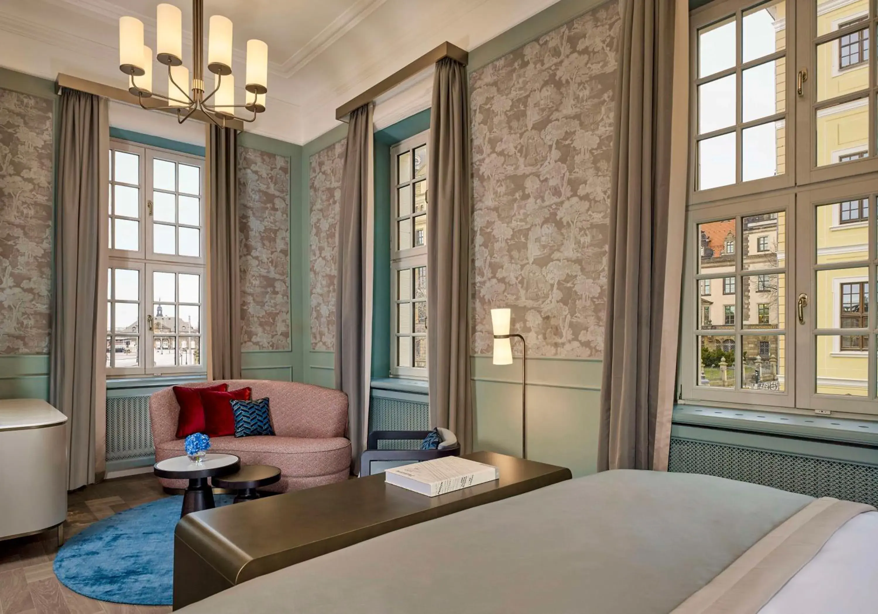 Bedroom in Hotel Taschenbergpalais Kempinski Bedroom in Hotel Taschenbergpalais Kempinski