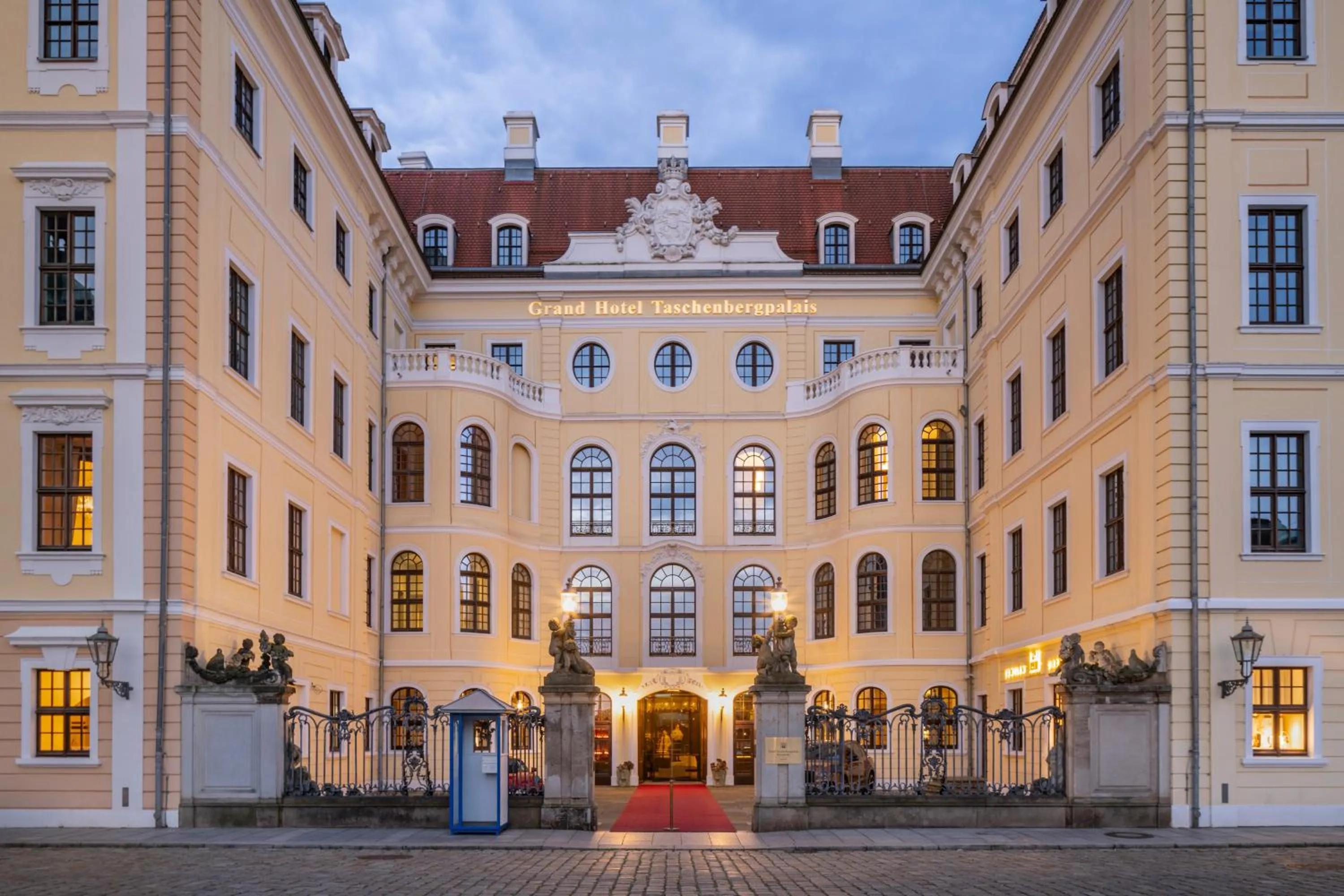 Property building in Hotel Taschenbergpalais Kempinski