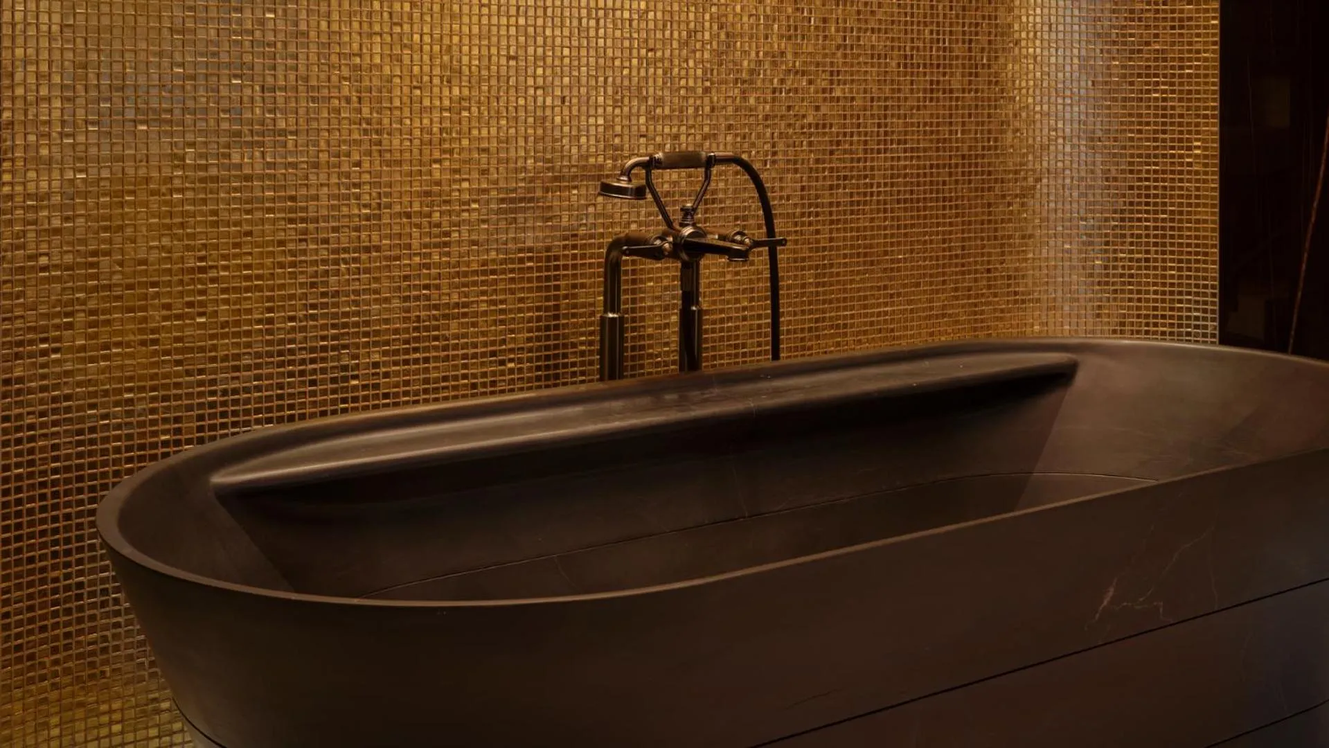 Bathroom in Hotel Taschenbergpalais Kempinski