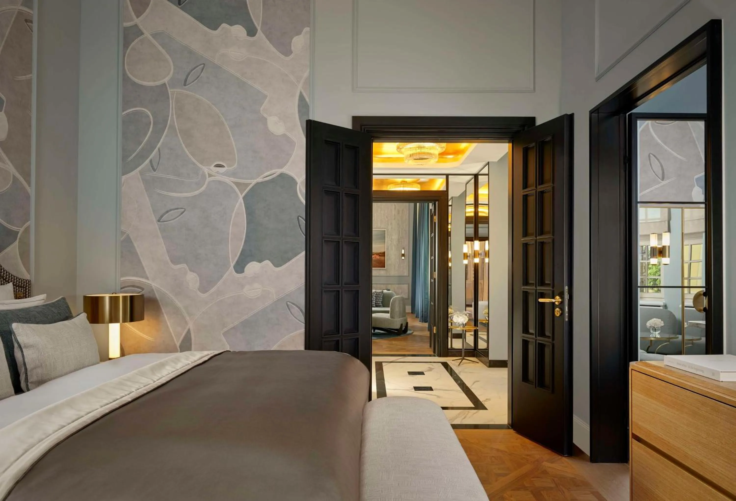 Photo of the whole room, Bed in Hotel Taschenbergpalais Kempinski