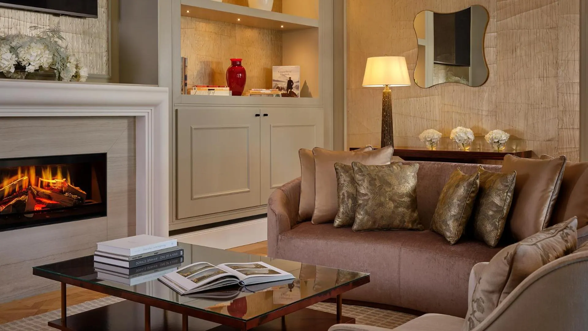 fireplace in Hotel Taschenbergpalais Kempinski