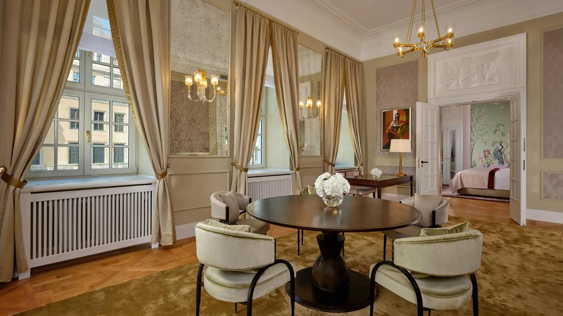 Living room in Hotel Taschenbergpalais Kempinski