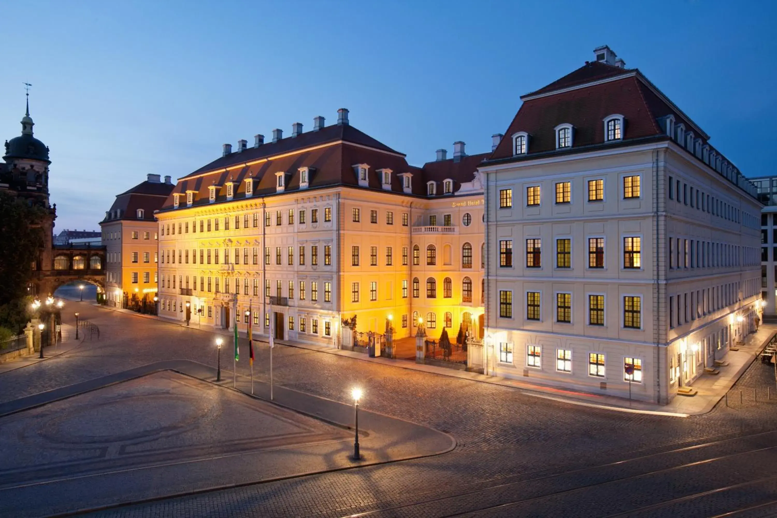 Property building in Hotel Taschenbergpalais Kempinski Property building in Hotel Taschenbergpalais Kempinski