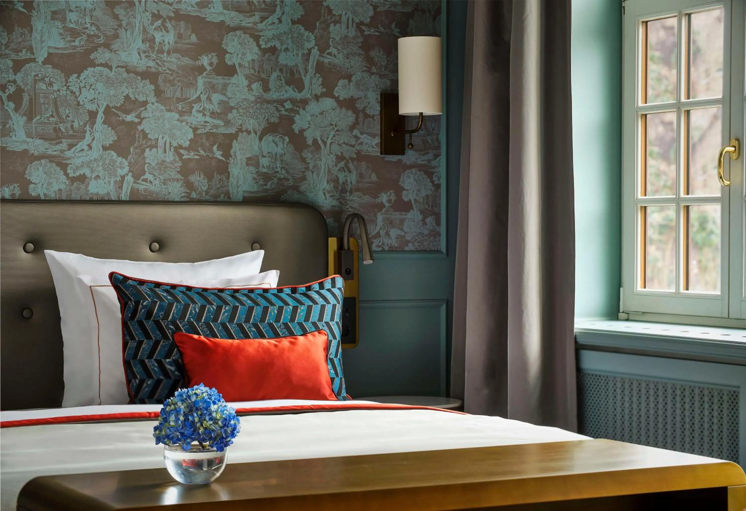 Property building, Bed in Hotel Taschenbergpalais Kempinski