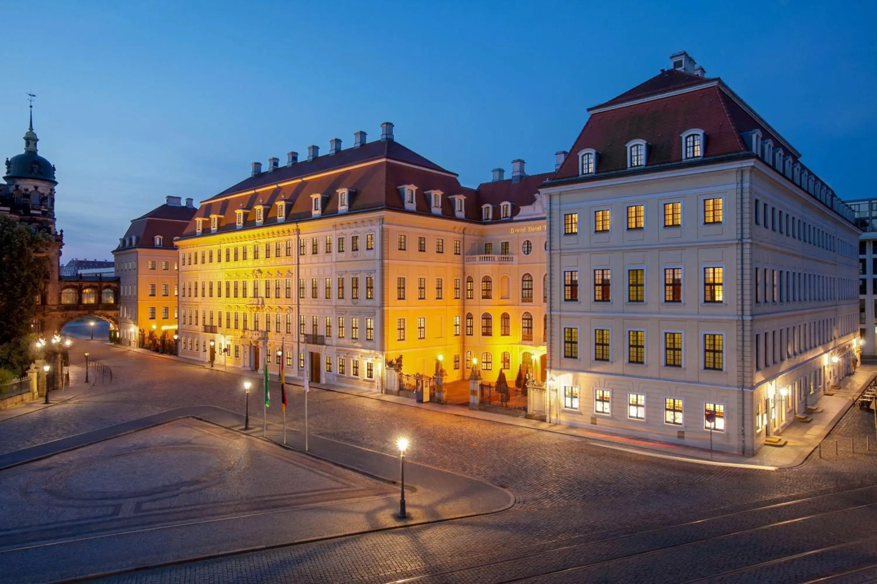 Property building in Hotel Taschenbergpalais Kempinski Property building in Hotel Taschenbergpalais Kempinski