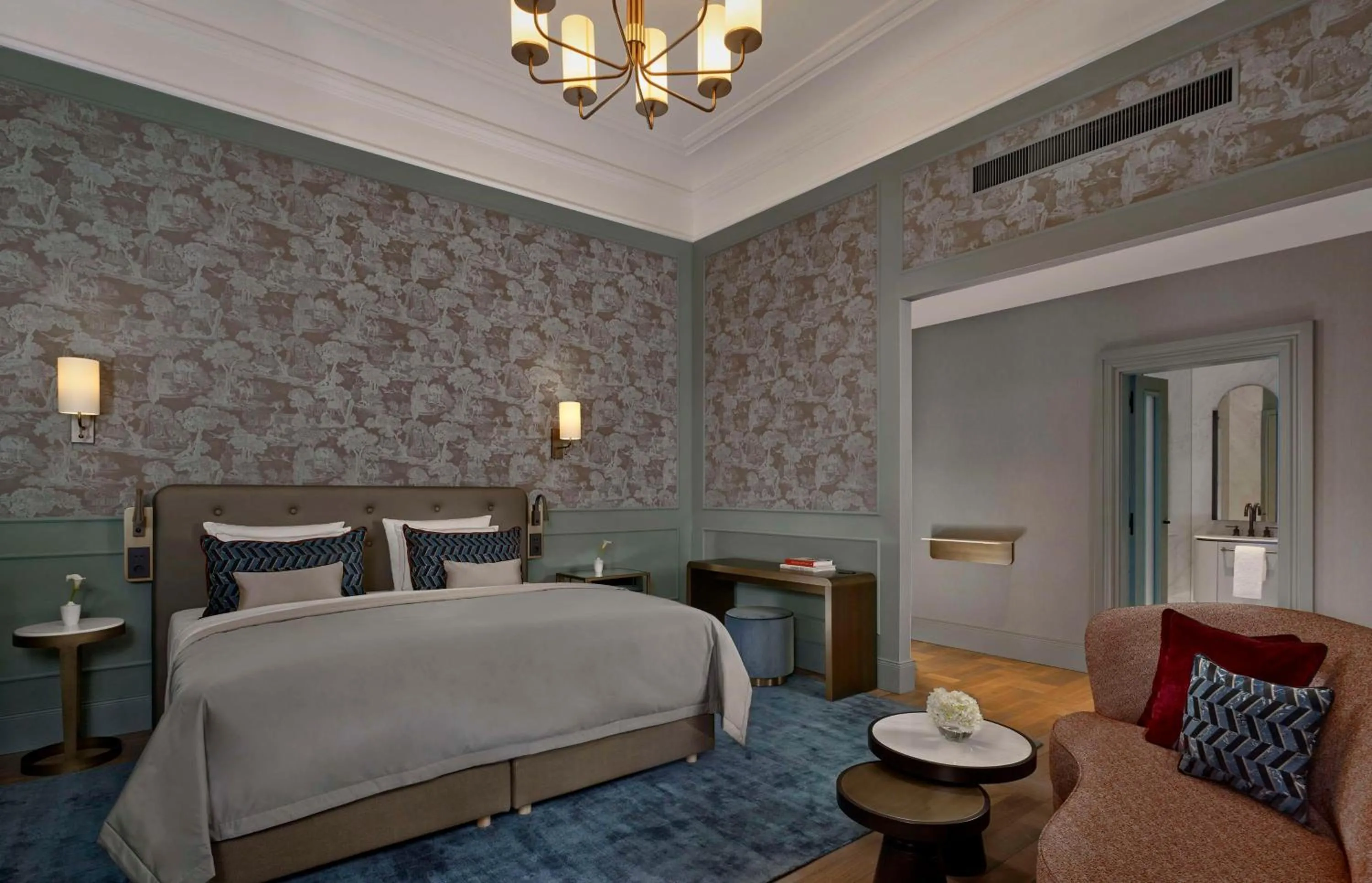 Property building, Bed in Hotel Taschenbergpalais Kempinski