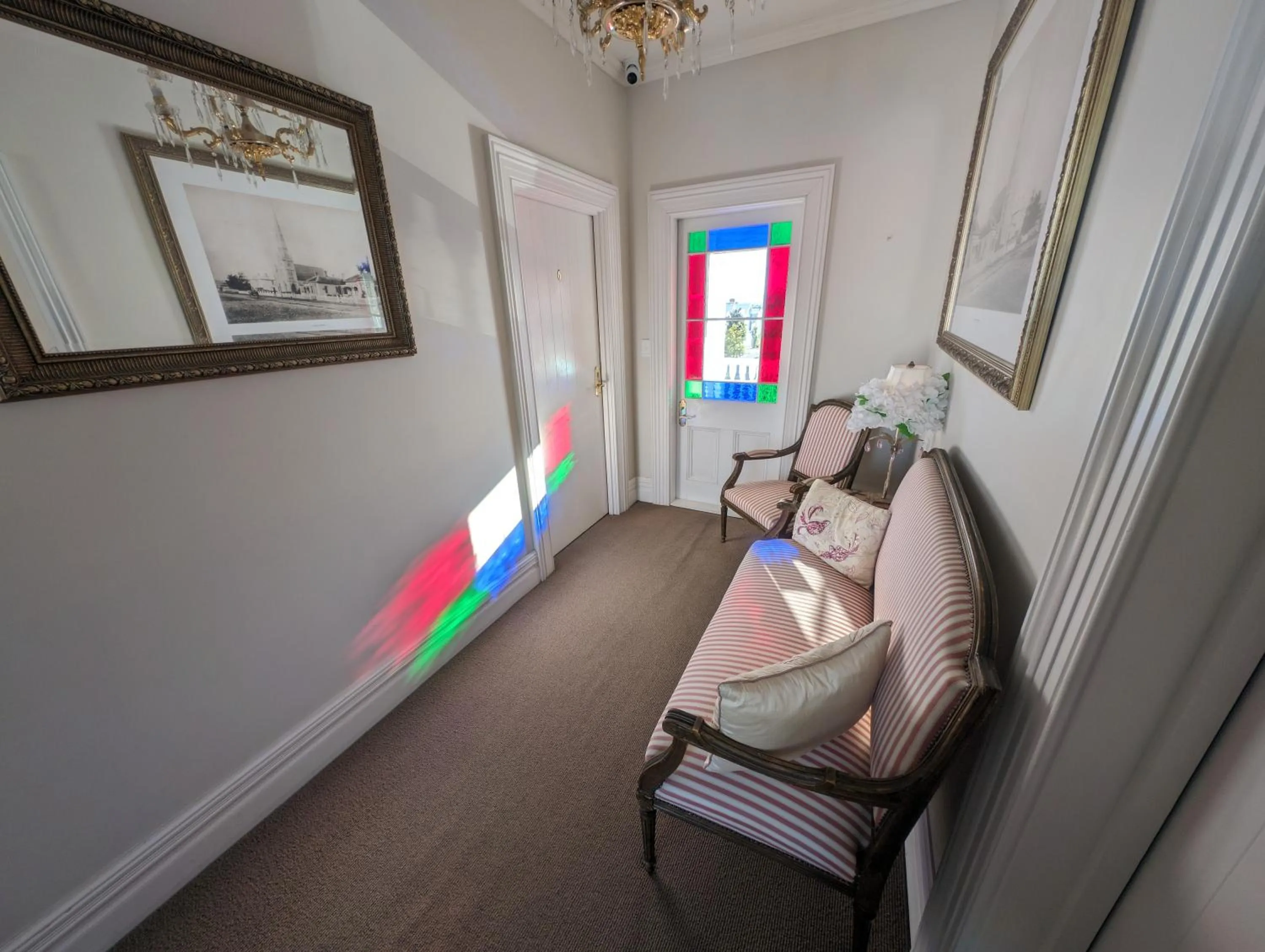 Property building, Bed in Ponsonby Manor